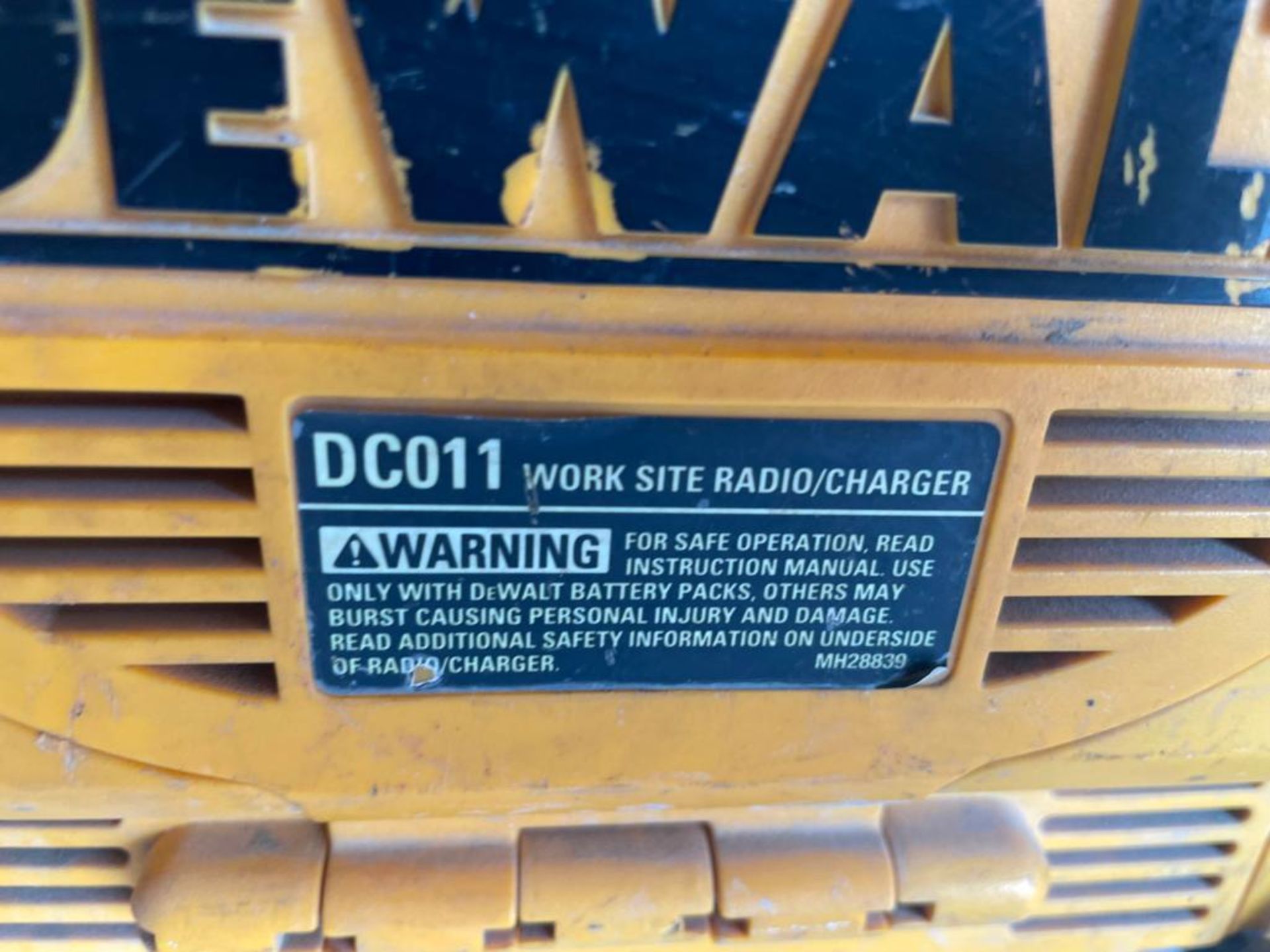 DeWalt DC011 Work Site Radio/Charger. Located in Hazelwood, MO - Image 3 of 3
