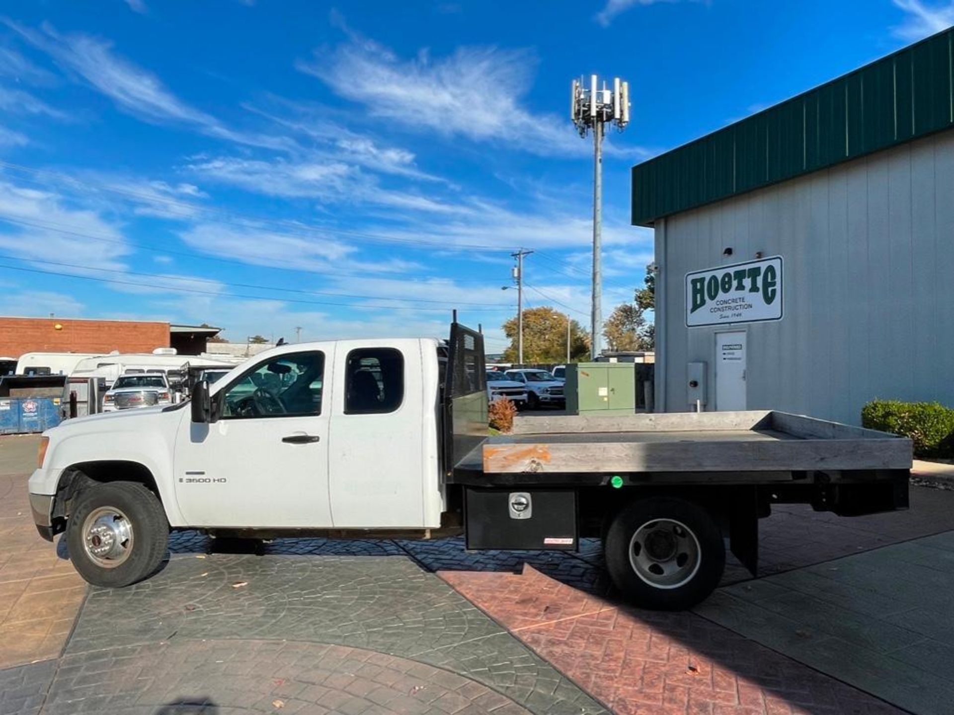 2009 GMC 3500 HD 4 x 4 Extended Cab Dually Utility Flatbed Pickup Truck, Model #K31053, Vin #1GDJK79 - Image 10 of 25