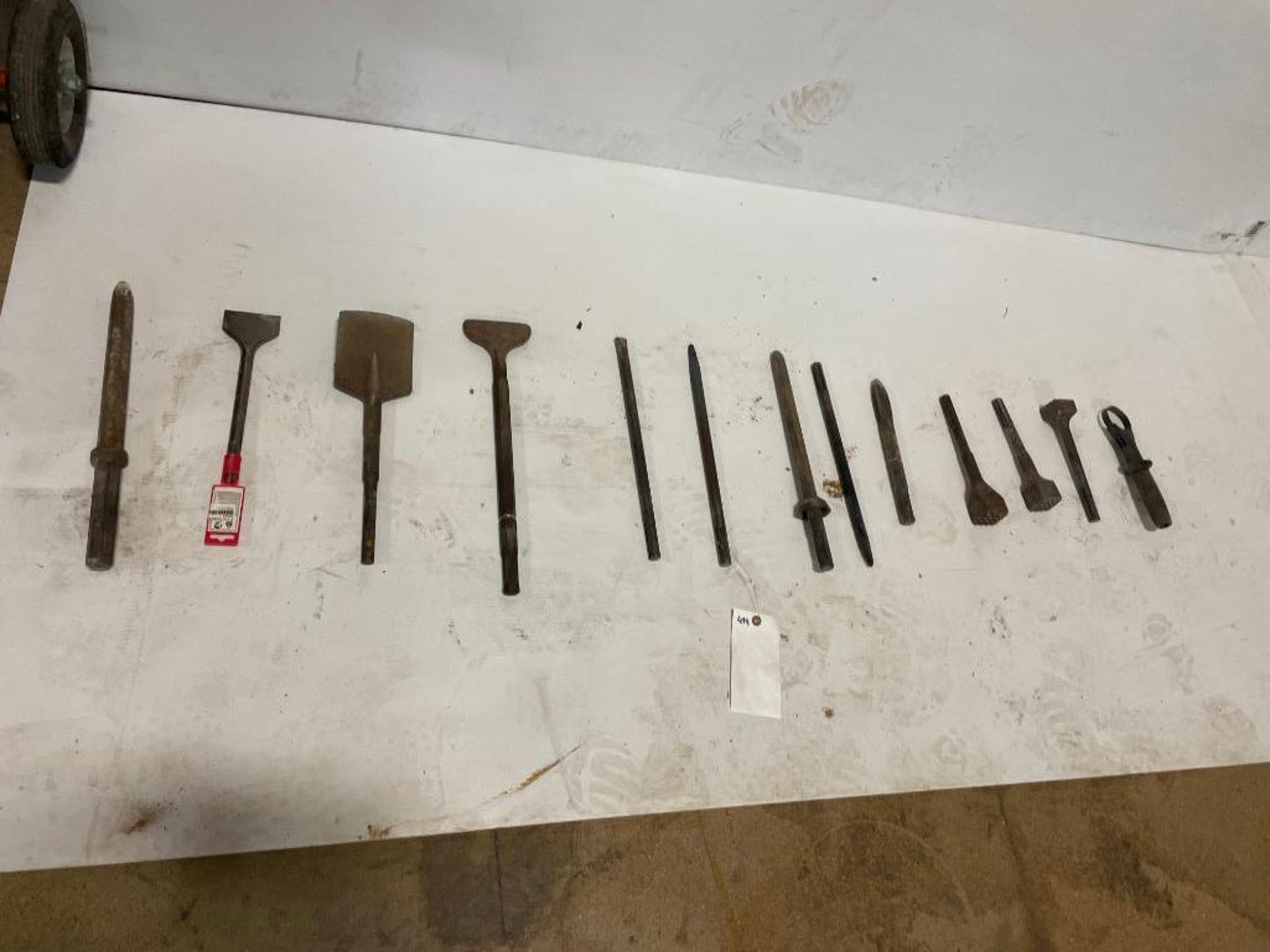 Various Size Chisel Bits. Located in Hazelwood, MO