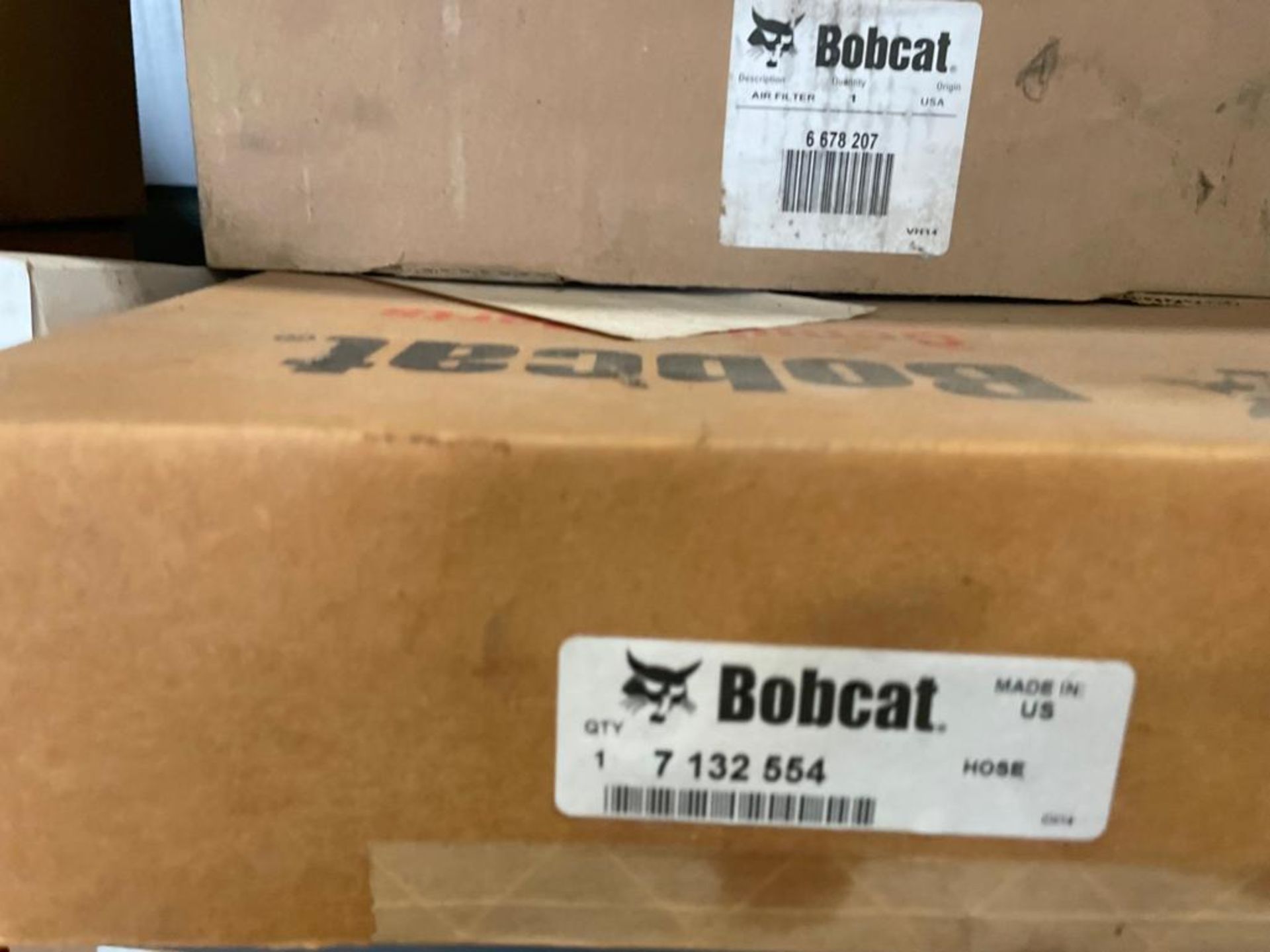Two Shelves of Miscellaneous New Bobcat Parts, Oil Filter, Hyd Filter, Lube Filter, Air Filter, Hose - Image 9 of 13