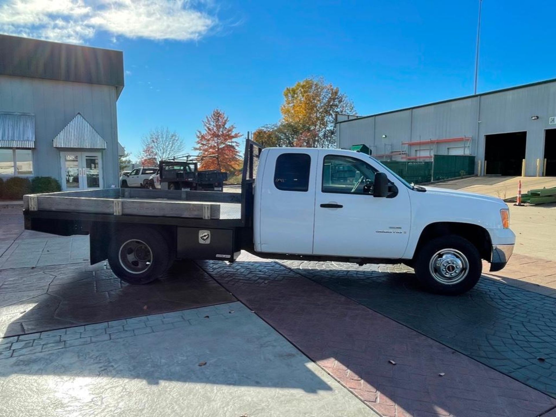 2009 GMC 3500 HD 4 x 4 Extended Cab Dually Utility Flatbed Pickup Truck, Model #K31053, Vin #1GDJK79 - Image 5 of 25