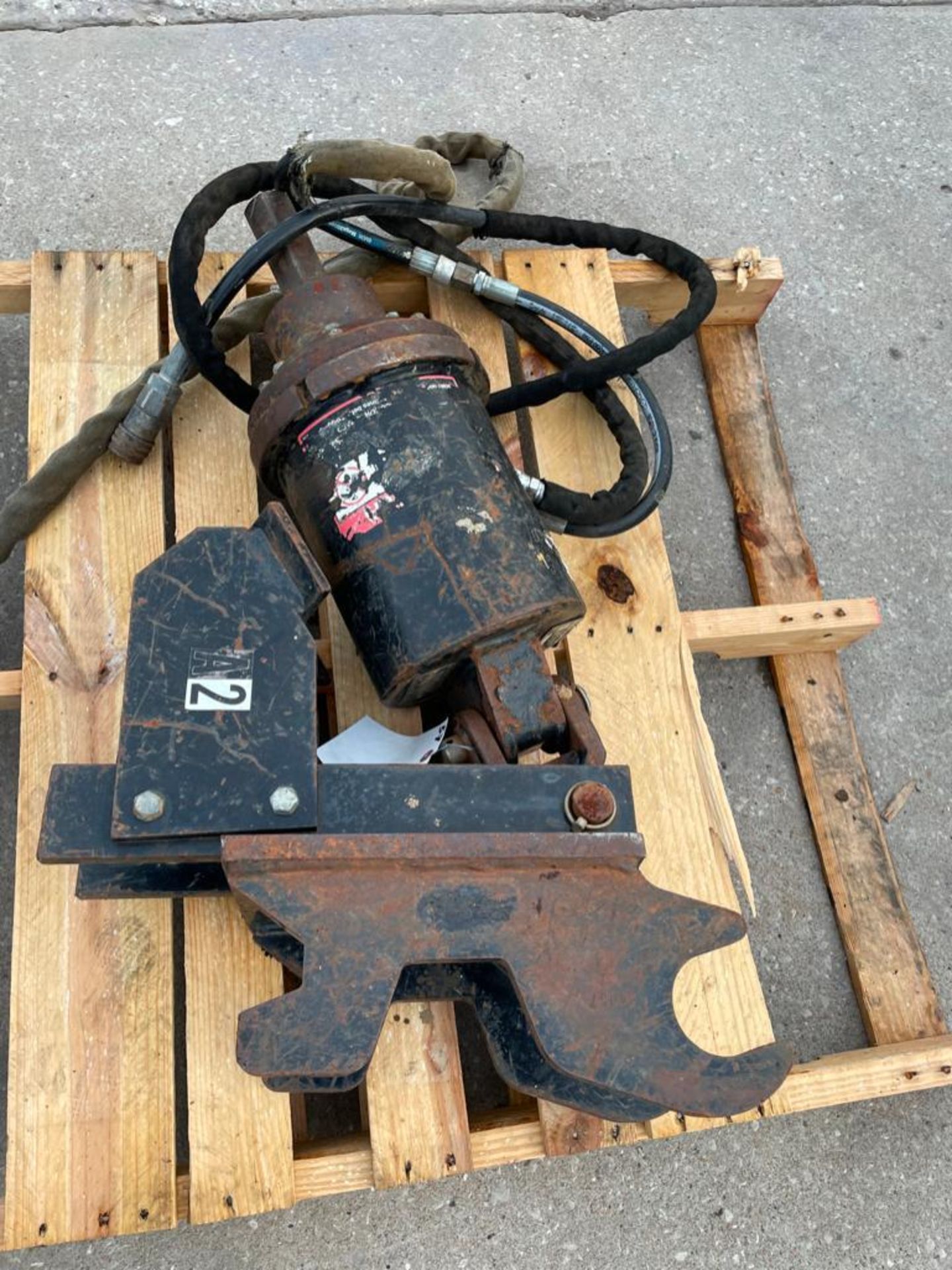 Worksite PA30 Hydraulic Post Hole Digger Attachment. Located in Hazelwood, MO - Image 5 of 5