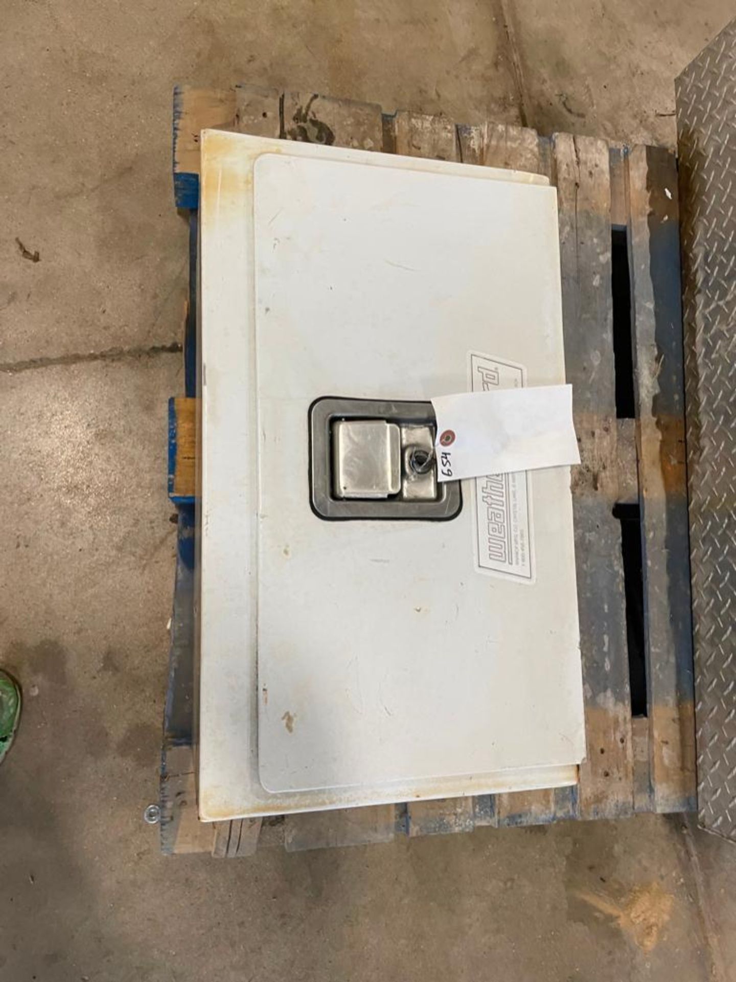 Diamond Plate Tool Box & Metal Box. Located in Hazelwood, MO - Image 3 of 6