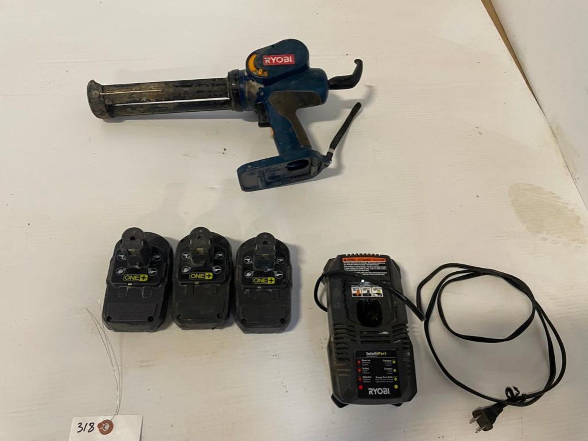 Ryobi R310 Power Caulk and Adhesive Gun w/Batteries & Charger . 18V. Located in Hazelwood, MO - Image 2 of 8