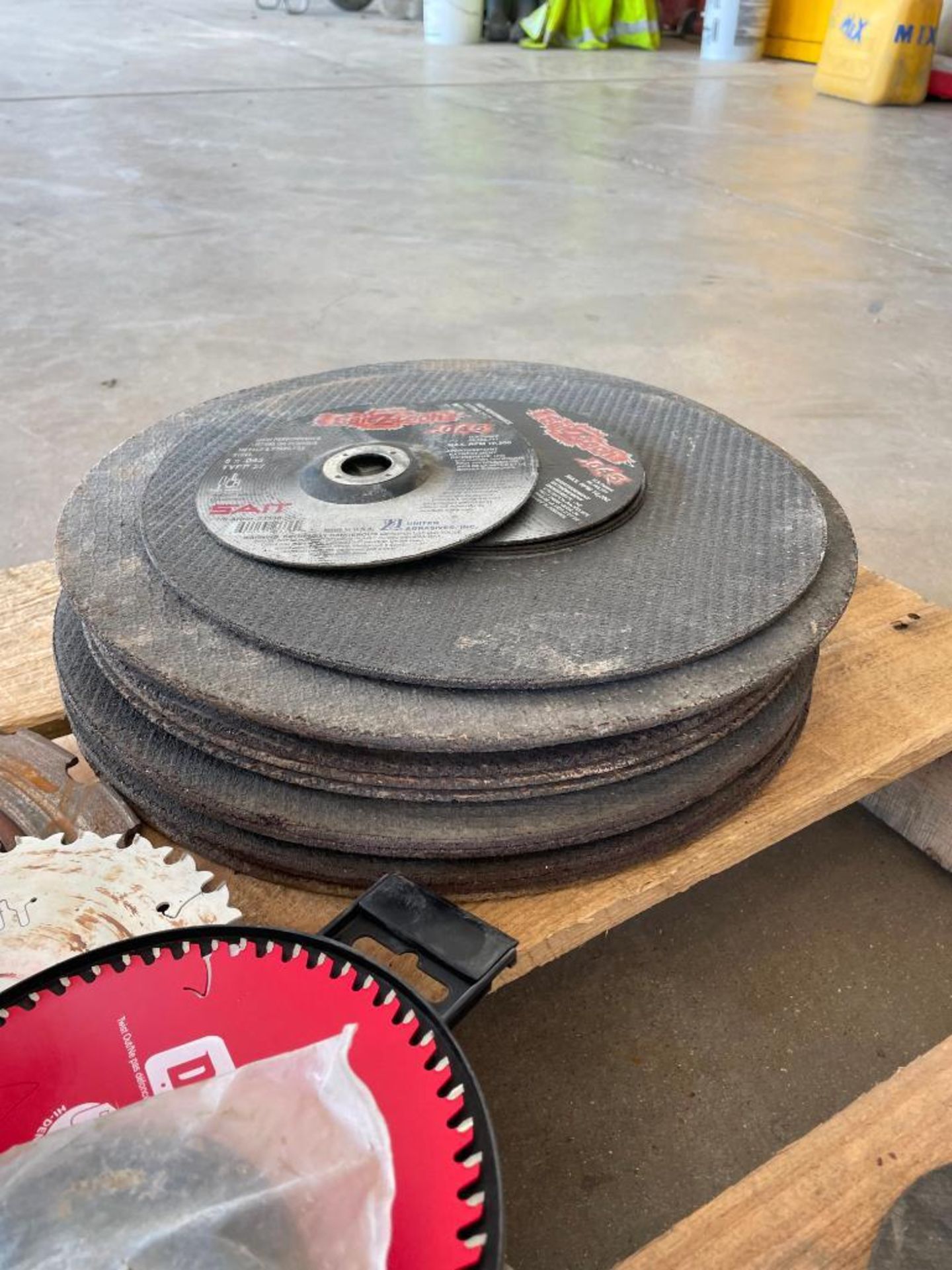 Pallet with Various Sizes of Blades & Grinding Disks. Located in Hazelwood, MO. - Image 14 of 14