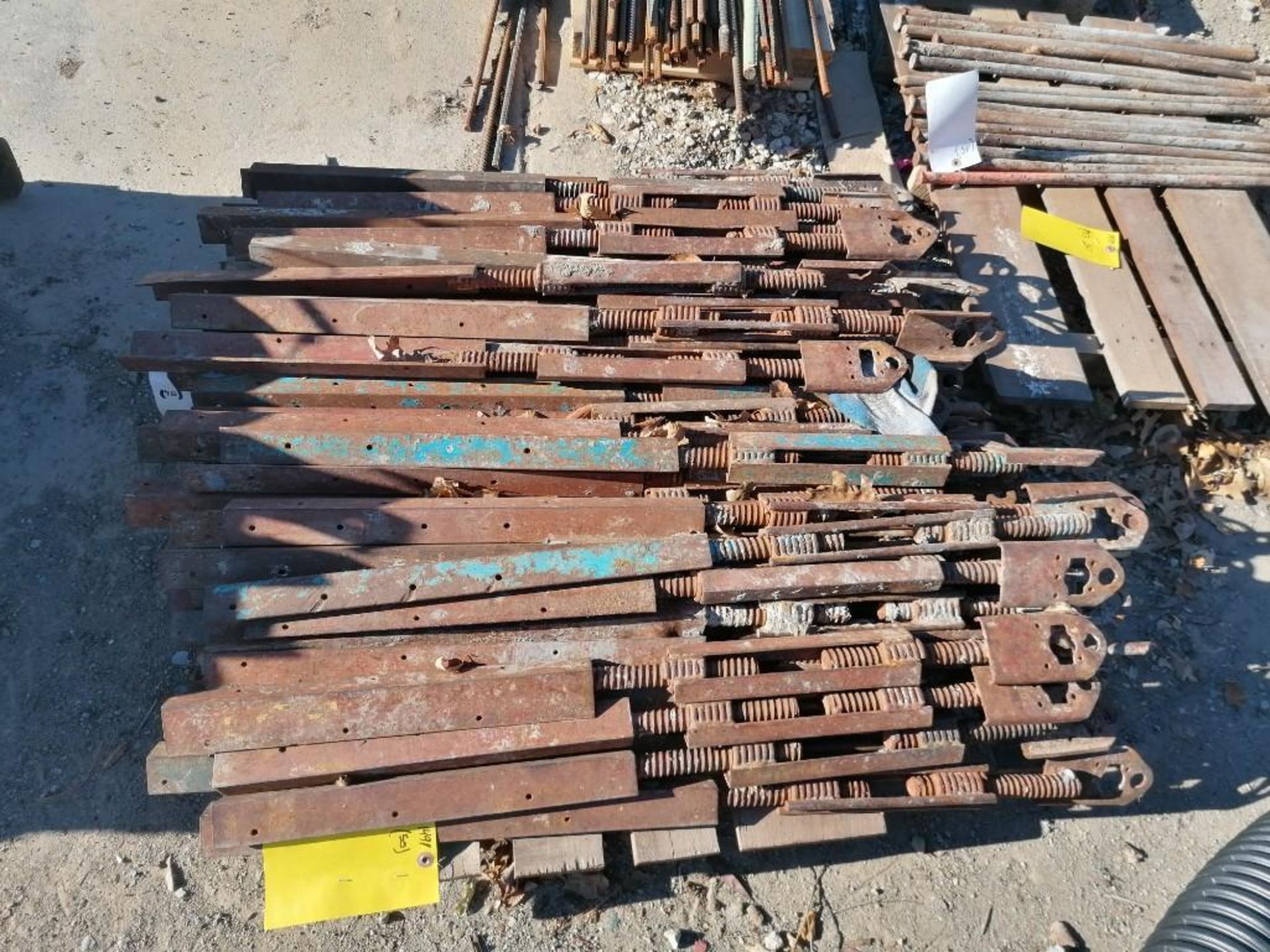 Pallet of (50) Turnbuckles. Located in Hazelwood, MO.