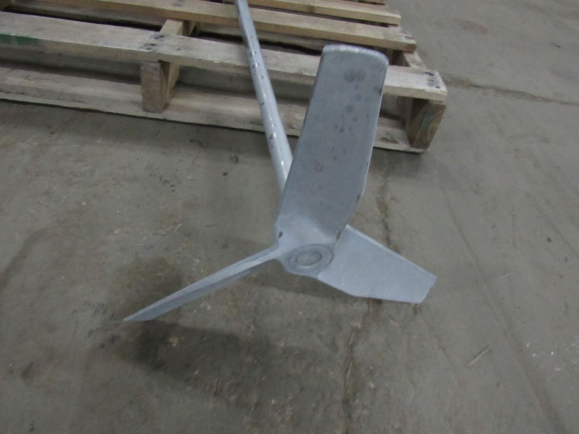 Mixer, 110 volt, stainless steel motor, 4' long shaft, 7" blades propeller with mounting bracket - Image 3 of 3