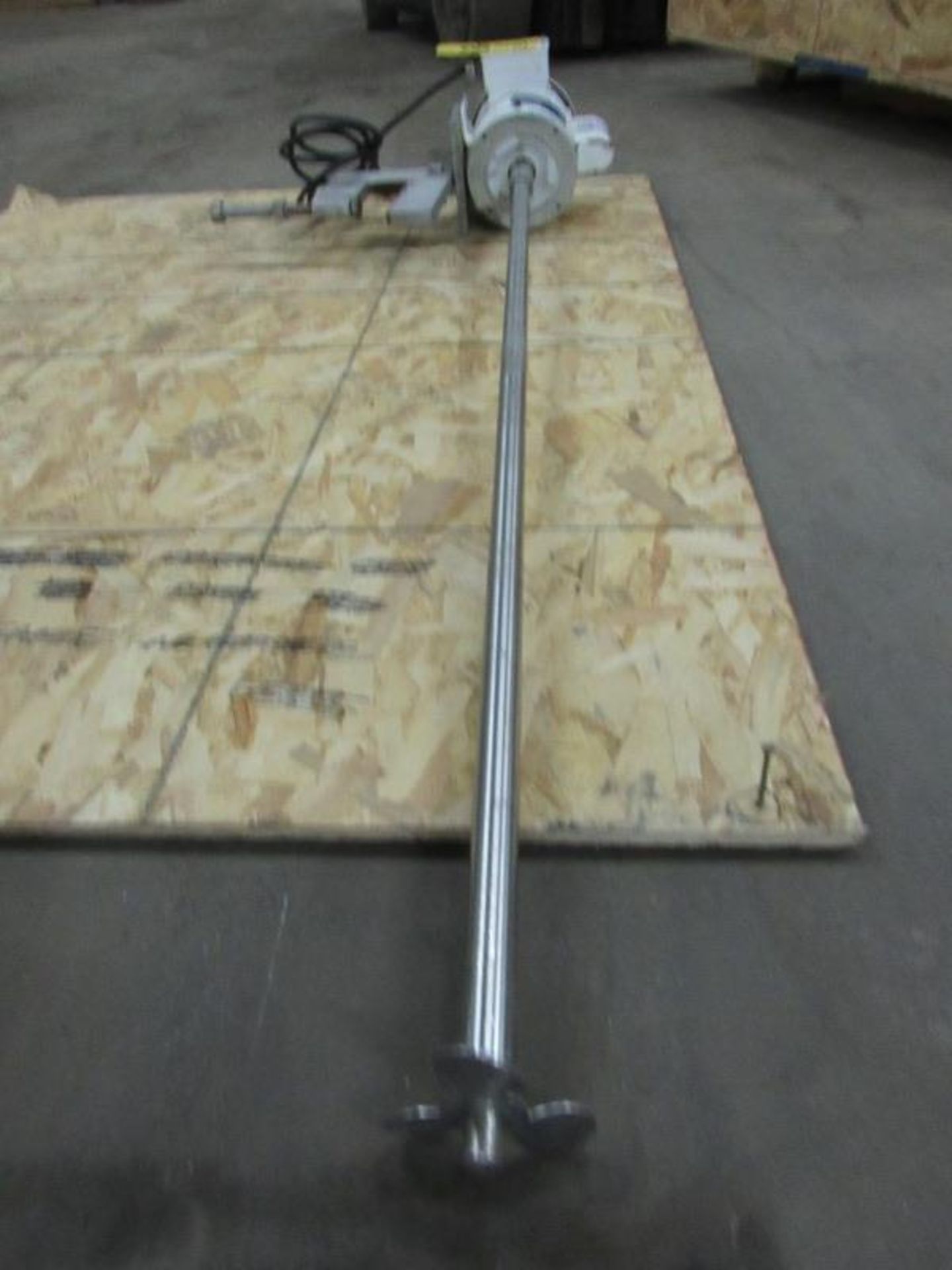 Mixer, 110 volt, 4' long shaft, 4" dia. propeller with mounting bracket - Image 3 of 3