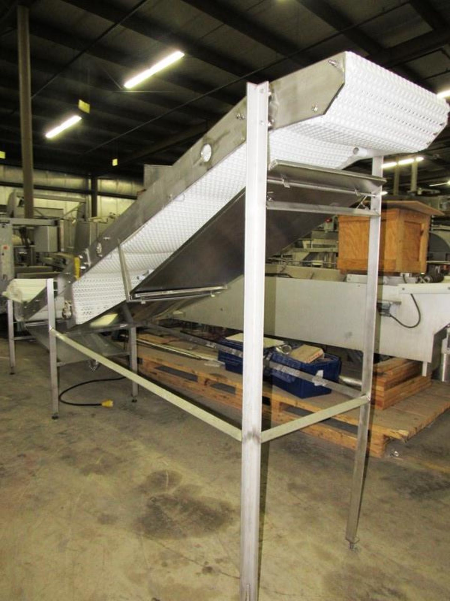 Incline Conveyor, 24" W X 17' L plastic belt, 3' high infeed, 7' discharge, stainless steel drip - Image 2 of 4