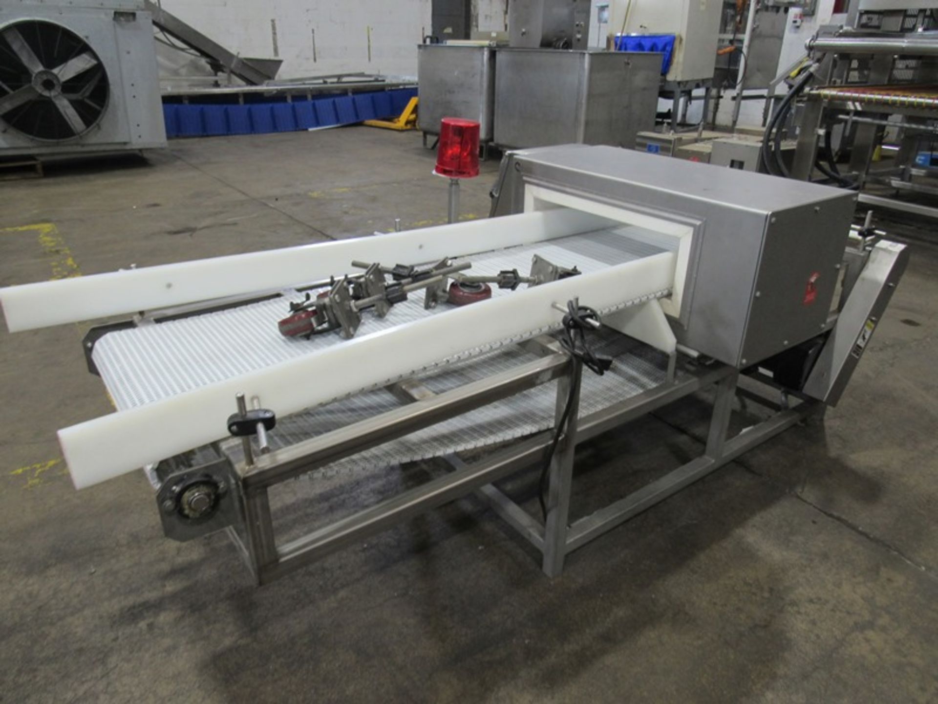 Loma Mdl. IQ+ Metal Detector, 21" W X 7" H aperture, 20" W X 7' long plastic conveyor, on wheels, - Image 2 of 7