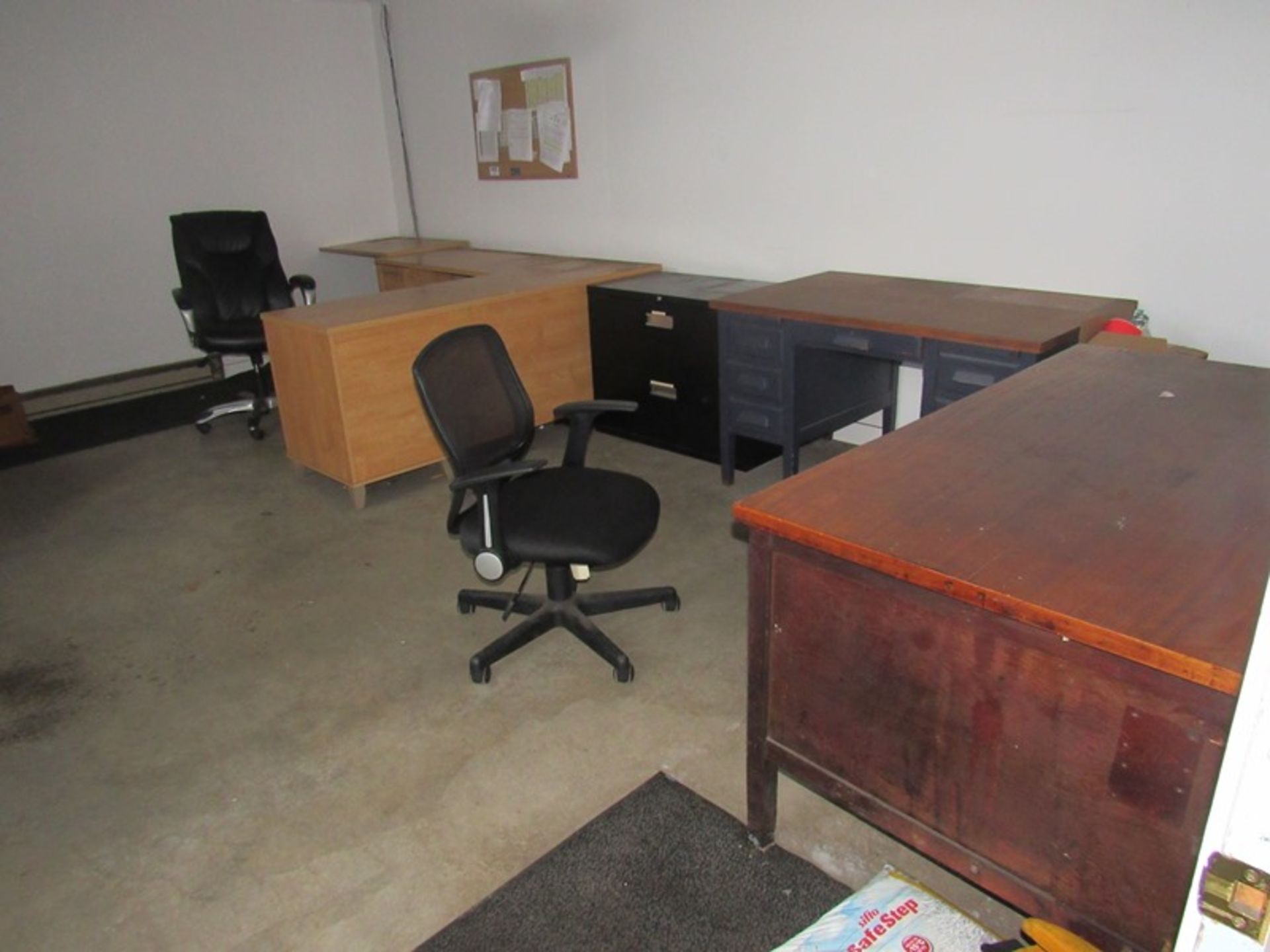 Lot Office: (3) Desks, (2) Chairs, Table, Lateral File, Rubbermaid Cart, Printer (Required Rigging