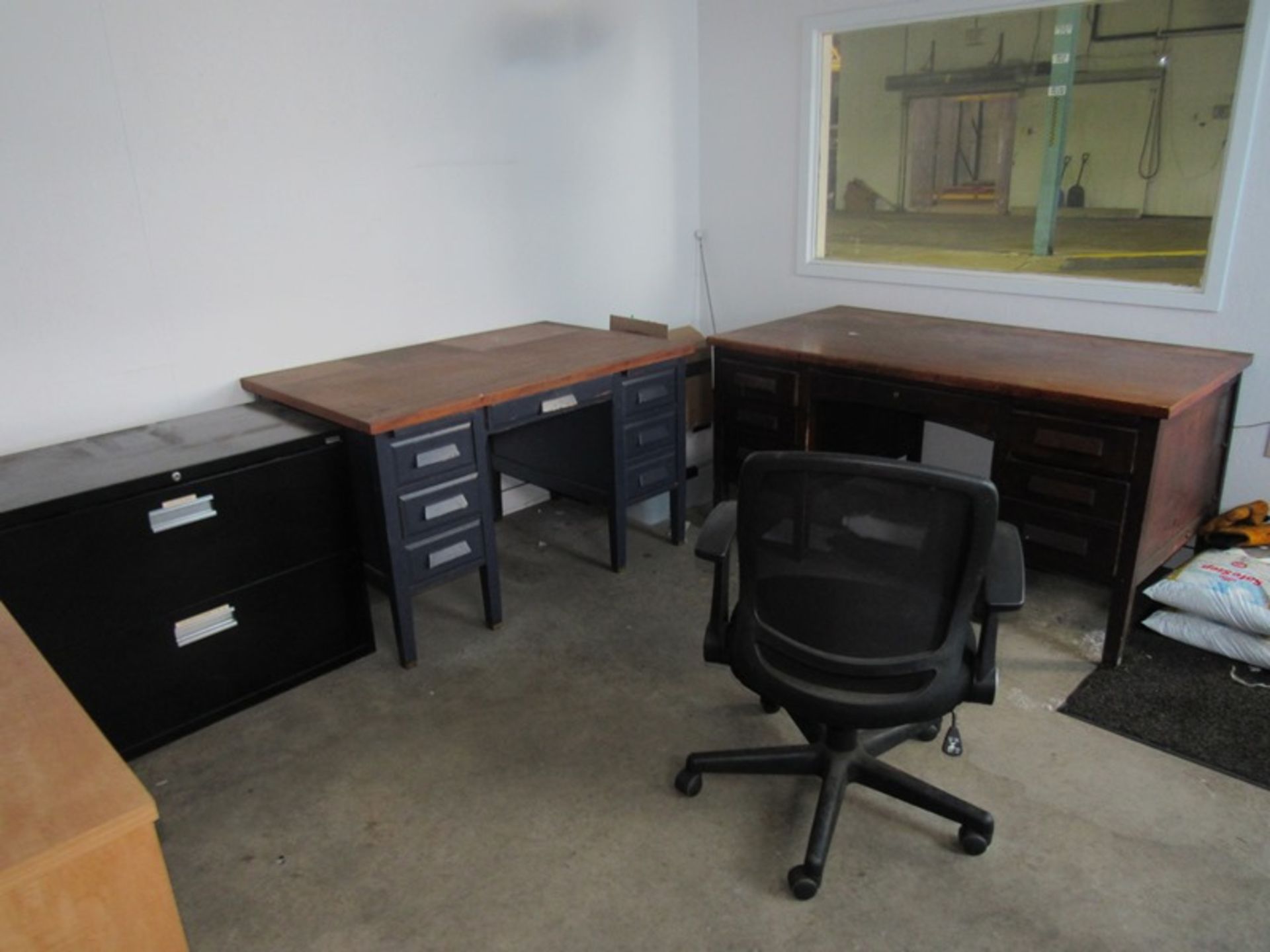 Lot Office: (3) Desks, (2) Chairs, Table, Lateral File, Rubbermaid Cart, Printer (Required Rigging - Image 3 of 4