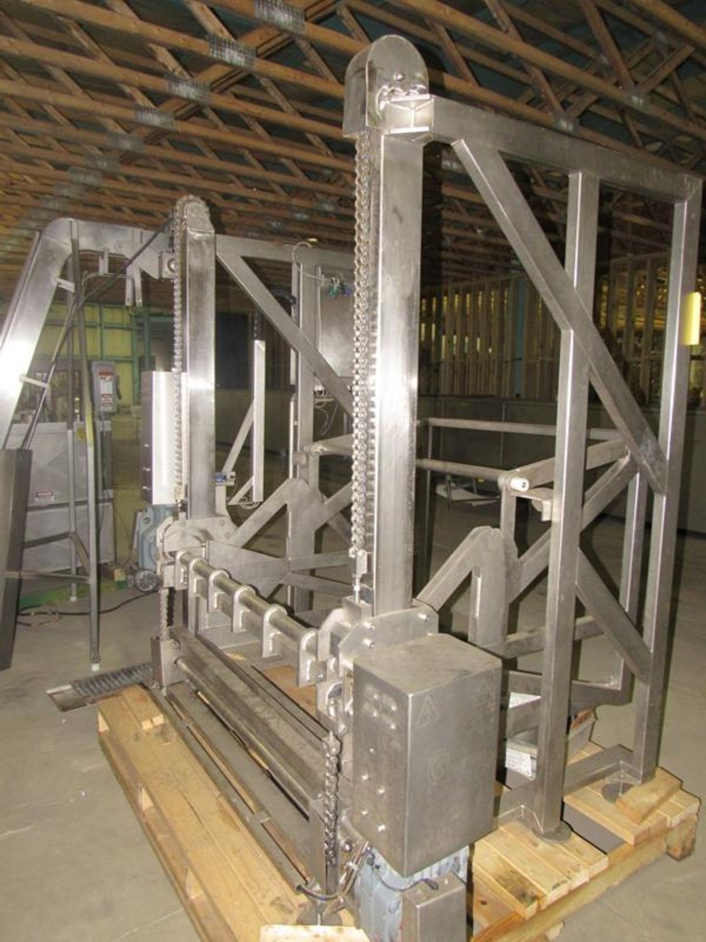 Skaginn Stainless Steel Pallet Lift, 46" W X 48" L carriage, touchscreen controls, 7' lift height ( - Image 3 of 4