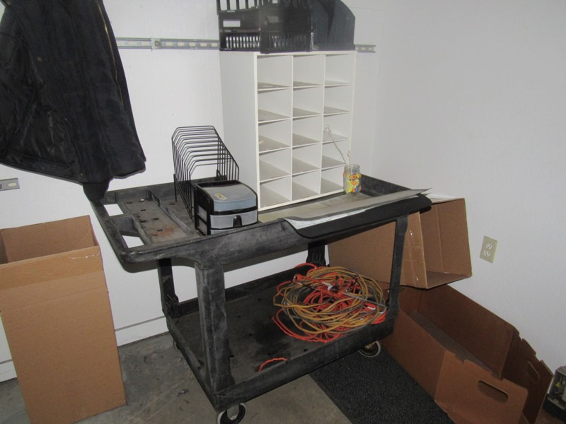 Lot Office: (3) Desks, (2) Chairs, Table, Lateral File, Rubbermaid Cart, Printer (Required Rigging - Image 4 of 4