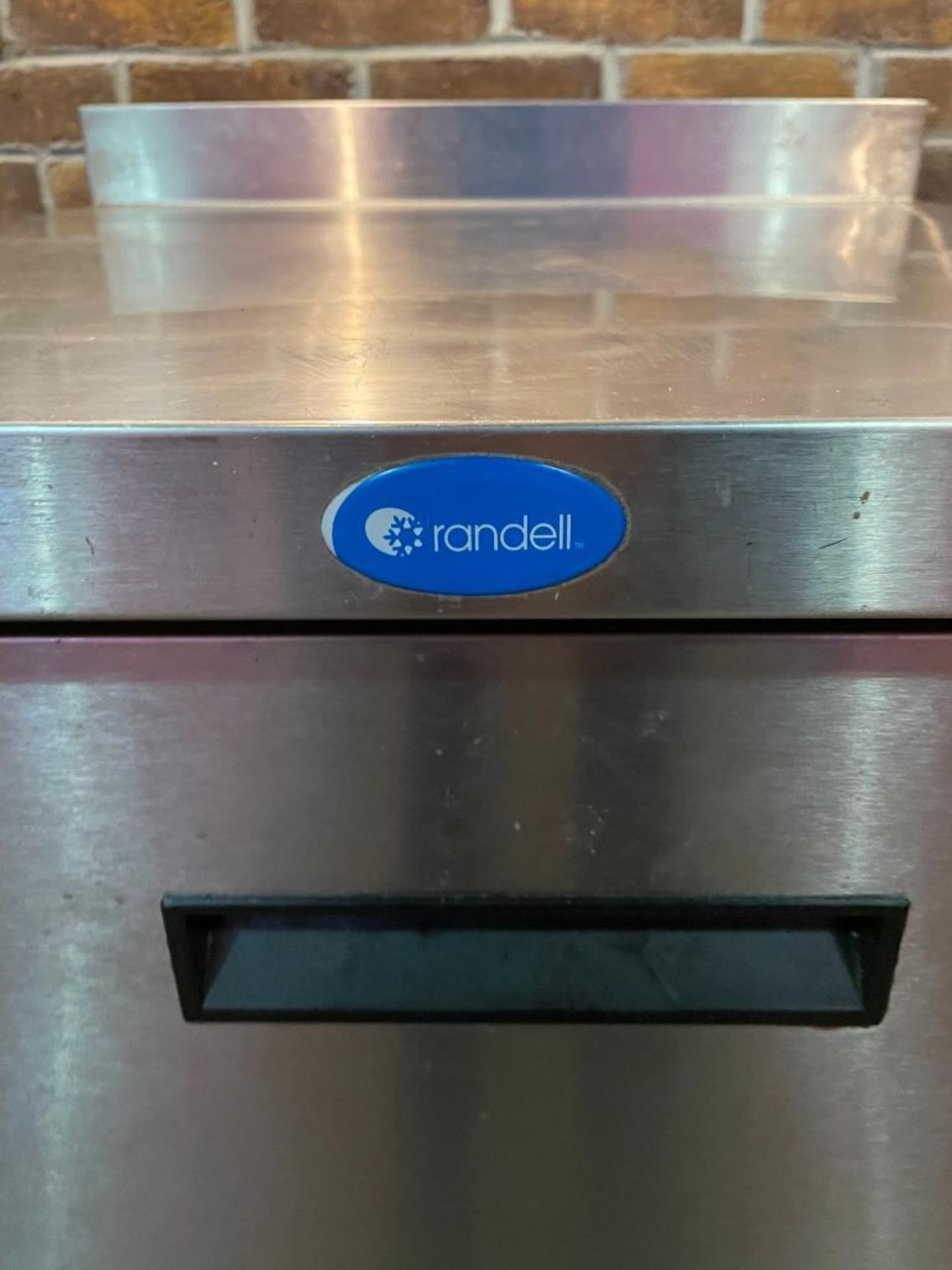 DESCRIPTION 1-DOOR STAINLESS STEEL WORK TOP REFRIGERATOR BRAND/MODEL RANDELL 9402-7 QUANTITY: X BID - Image 2 of 4