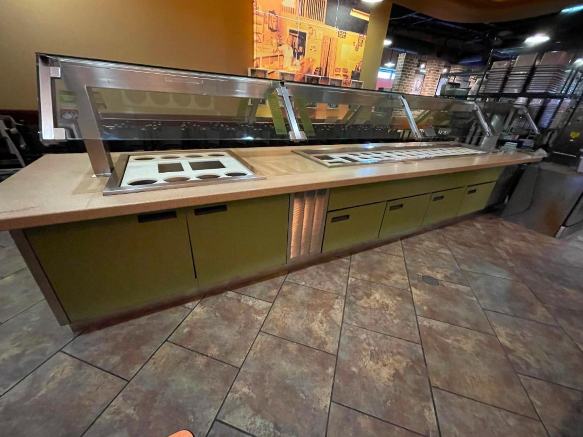 DESCRIPTION 12' REFRIGERATED BUFFET TABLE WITH GLASS SNEEZE GUARD AND REFRIGERATED BASE BRAND/MODEL - Image 2 of 7