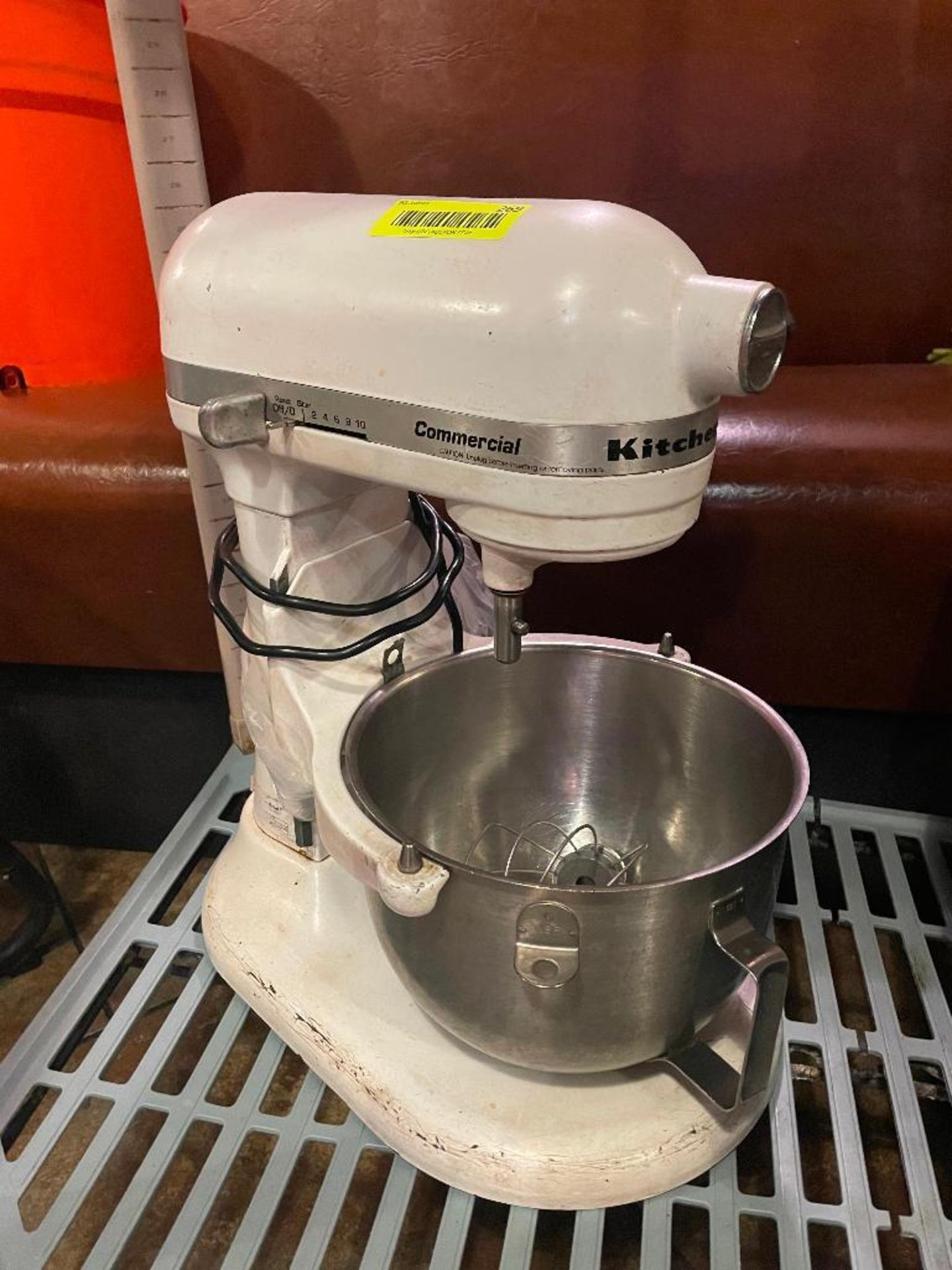 DESCRIPTION: 8 QUART COMMERCIAL MIXER BRAND / MODEL: KITCHEN AID ADDITIONAL INFORMATION: SINGLE WHIS - Image 3 of 4