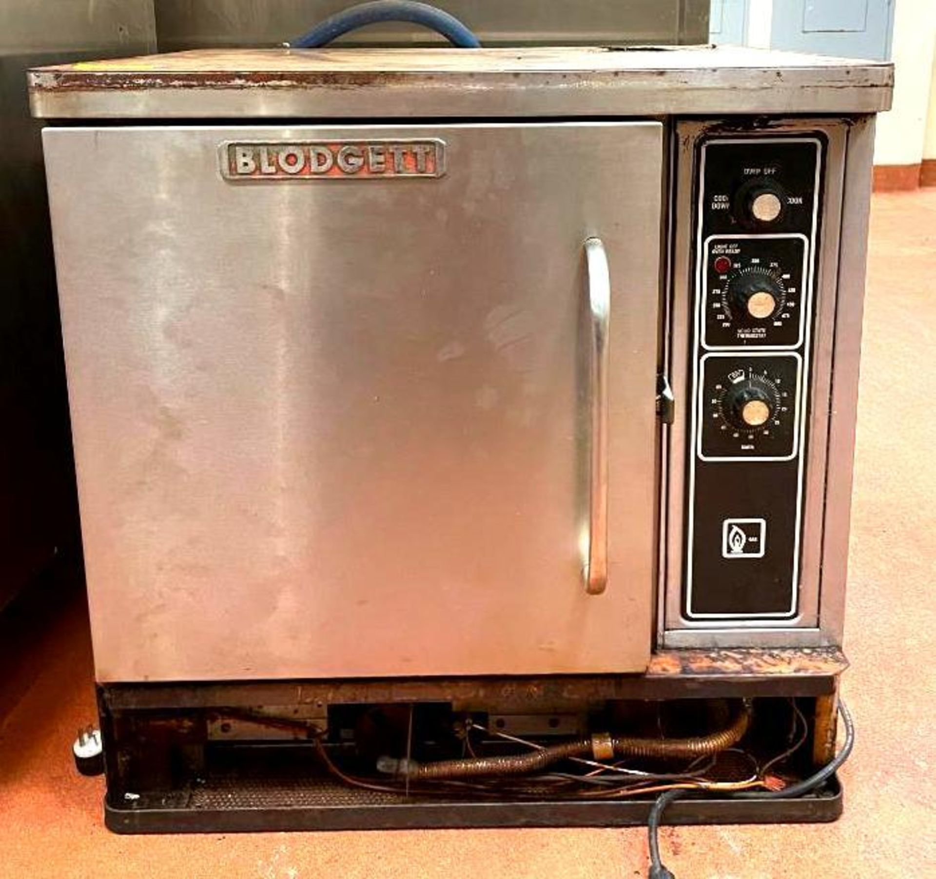 DESCRIPTION SINGLE HALF SIZE NATURAL GAS CONVECTION OVEN BRAND/MODEL BLODGETT DFG-50 ADDITIONAL INFO