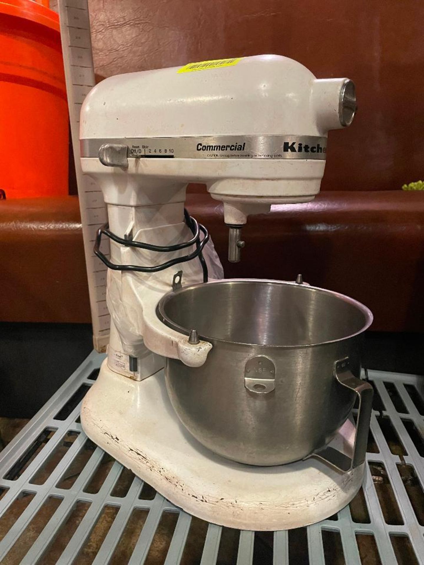 DESCRIPTION: 8 QUART COMMERCIAL MIXER BRAND / MODEL: KITCHEN AID ADDITIONAL INFORMATION: SINGLE WHIS - Image 2 of 4