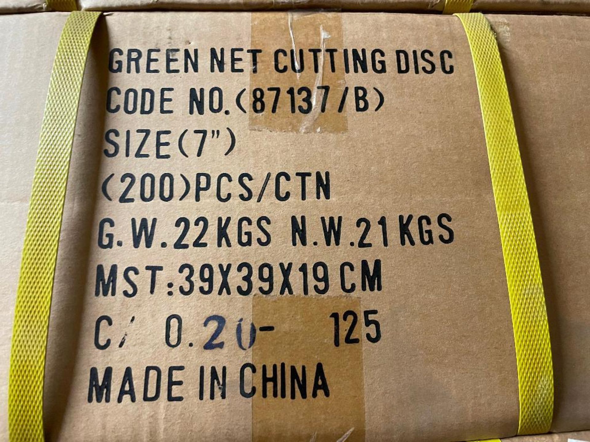 DESCRIPTION: (2) CASES OF GREEN NET 7"CUTTING DISCS. 200 PER CASE, 400 IN LOT BRAND / MODEL: EAZY PO - Image 3 of 3