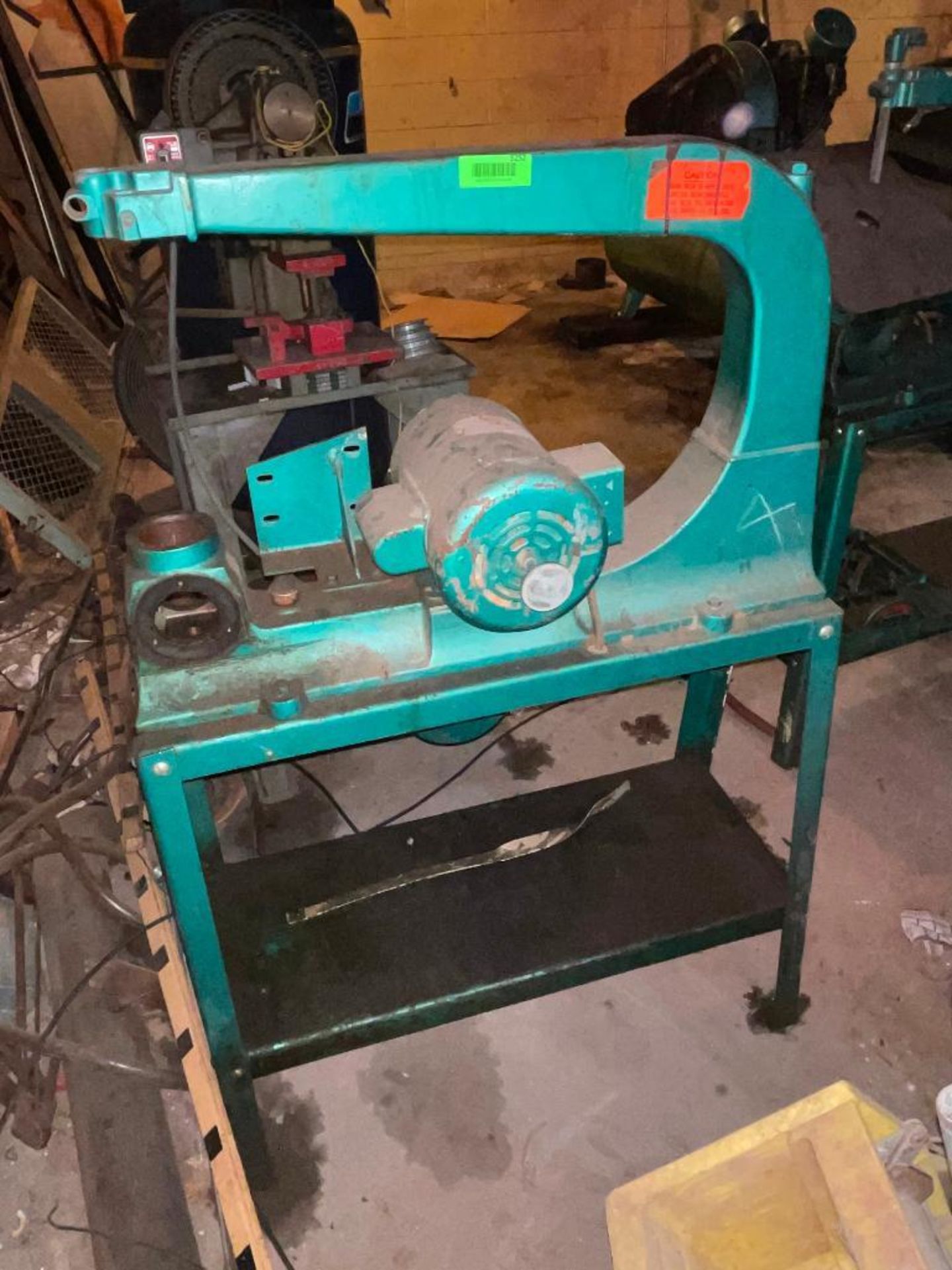 DESCRIPTION: CHICAGO MACHINE TOOL SCROLL SAW. ADDITIONAL INFORMATION NOT IN WORKING ORDER QTY: 1