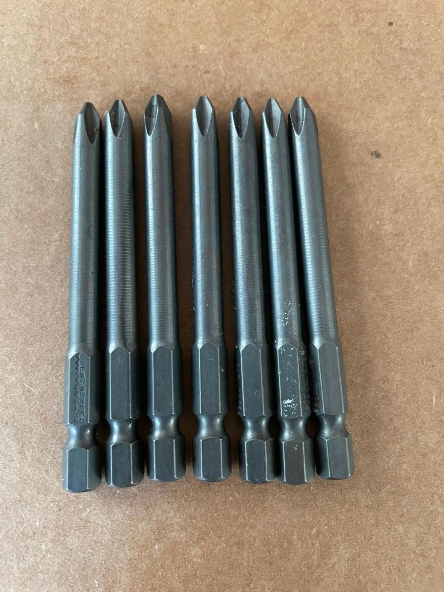 DESCRIPTION: (1) BOX OF 3" PHILLIPS HEX POWER BITS. 1200 PER BOX SIZE: PHS2X3 QTY: 1