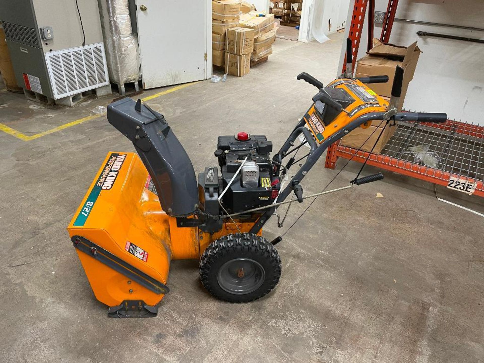 DESCRIPTION YARD KING PERFORMANCE 8HP ELECTRIC START SNOW THROWER ADDITIONAL INFORMATION 8HP, ELECTR - Image 6 of 12