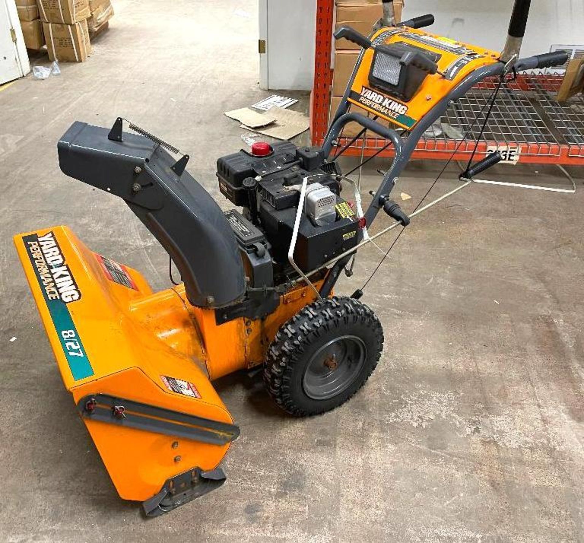 DESCRIPTION YARD KING PERFORMANCE 8HP ELECTRIC START SNOW THROWER ADDITIONAL INFORMATION 8HP, ELECTR - Image 2 of 12