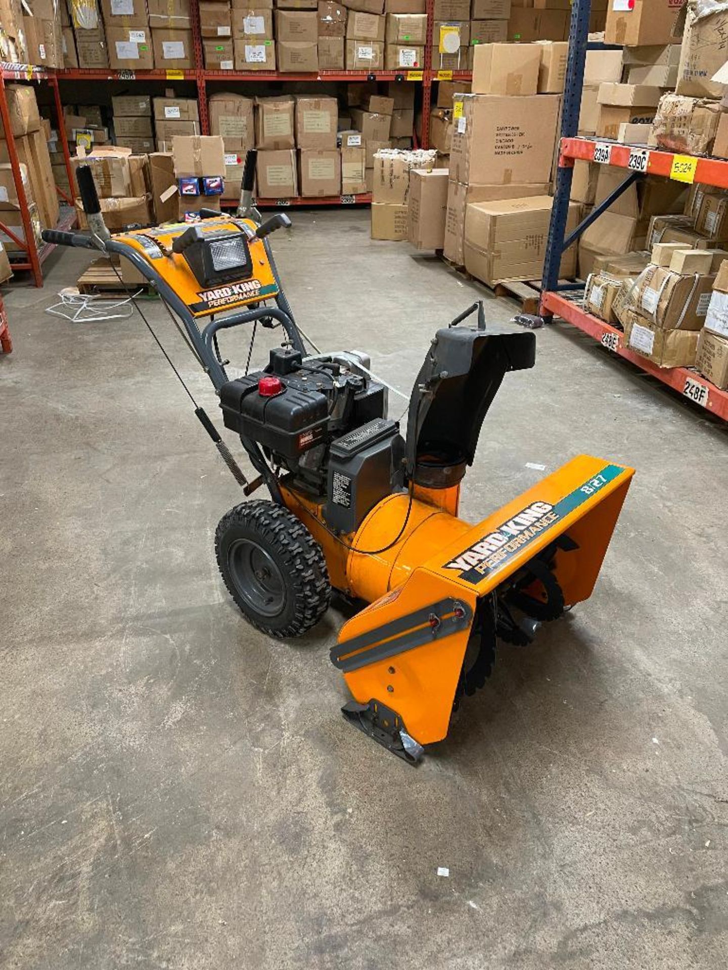 DESCRIPTION YARD KING PERFORMANCE 8HP ELECTRIC START SNOW THROWER ADDITIONAL INFORMATION 8HP, ELECTR - Image 3 of 12