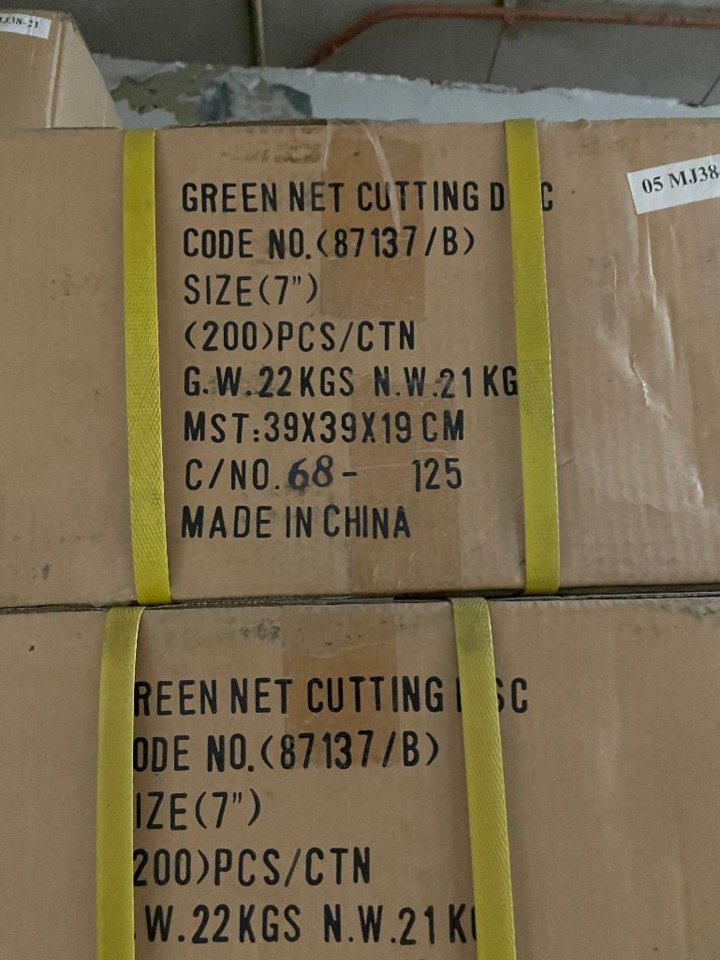 DESCRIPTION (2) CASES OF 7" GREEN NET CUTTING DISCS. 200 PER CASE. BRAND / MODEL EAZY POWER 87137 TO - Image 2 of 5