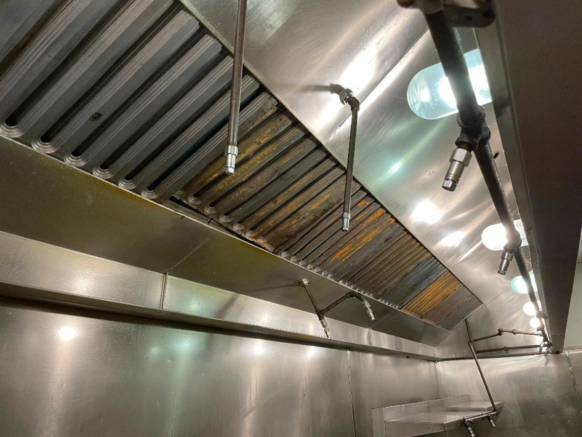 DESCRIPTION: 28' STAINLESS HOOD SYSTEM WITH FIRE SUPPRESSION SYSTEM, ADDITIONAL INFORMATION EXHAUST - Image 3 of 6