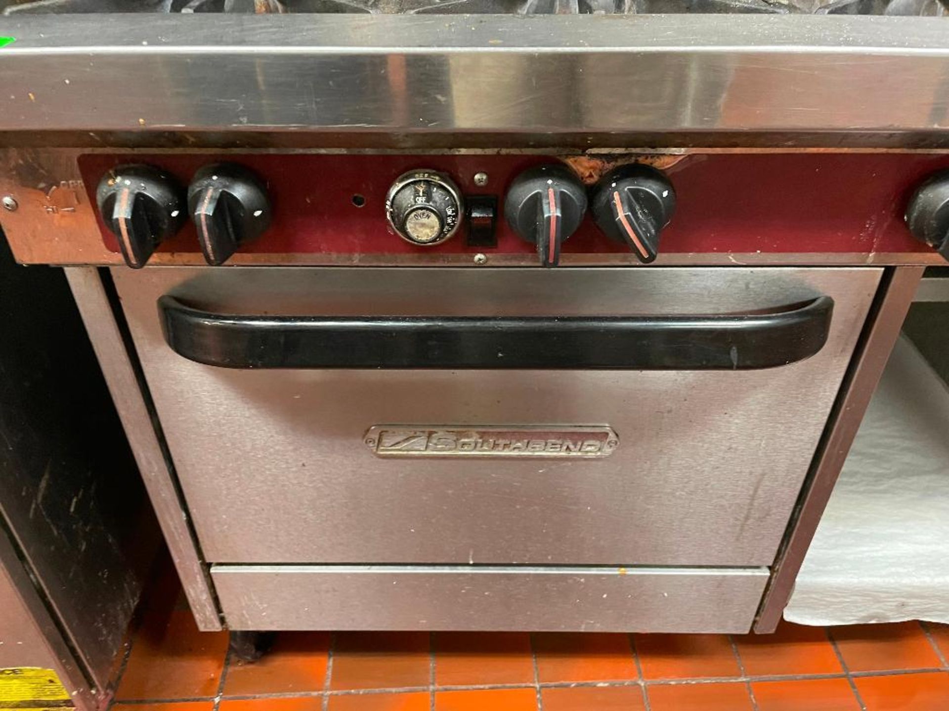 DESCRIPTION: SOUTHBEND 48" 8 BURNER GAS RANGE W/ OVEN. BRAND / MODEL: SOUTHBEND X448AC ADDITIONAL IN - Image 2 of 6