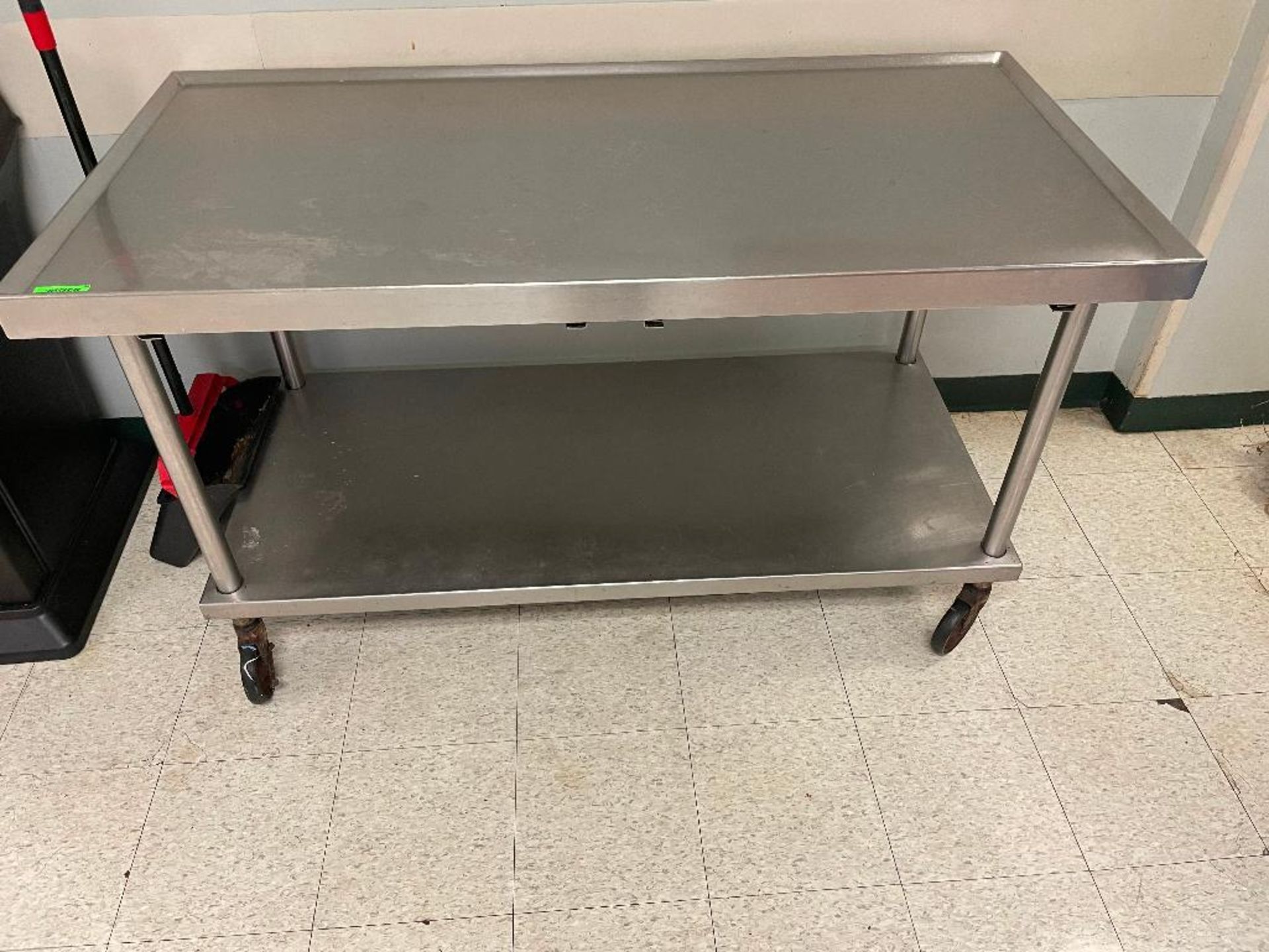 DESCRIPTION: 72" X 30" HEAVY DUTY STAINLESS TABLE ON CASTERS LOCATION: CAFETERIA QTY: 1