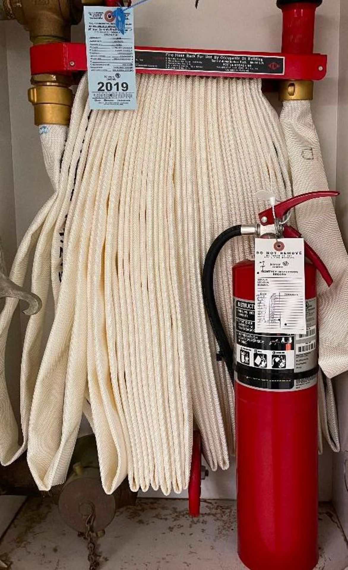 DESCRIPTION EMERGENCY FIRE HOSE W/ RACK & EXTINGUISHER (RACK & HOSE ONLY, VALVE NOT INCLUDED) LOCATI - Image 2 of 5