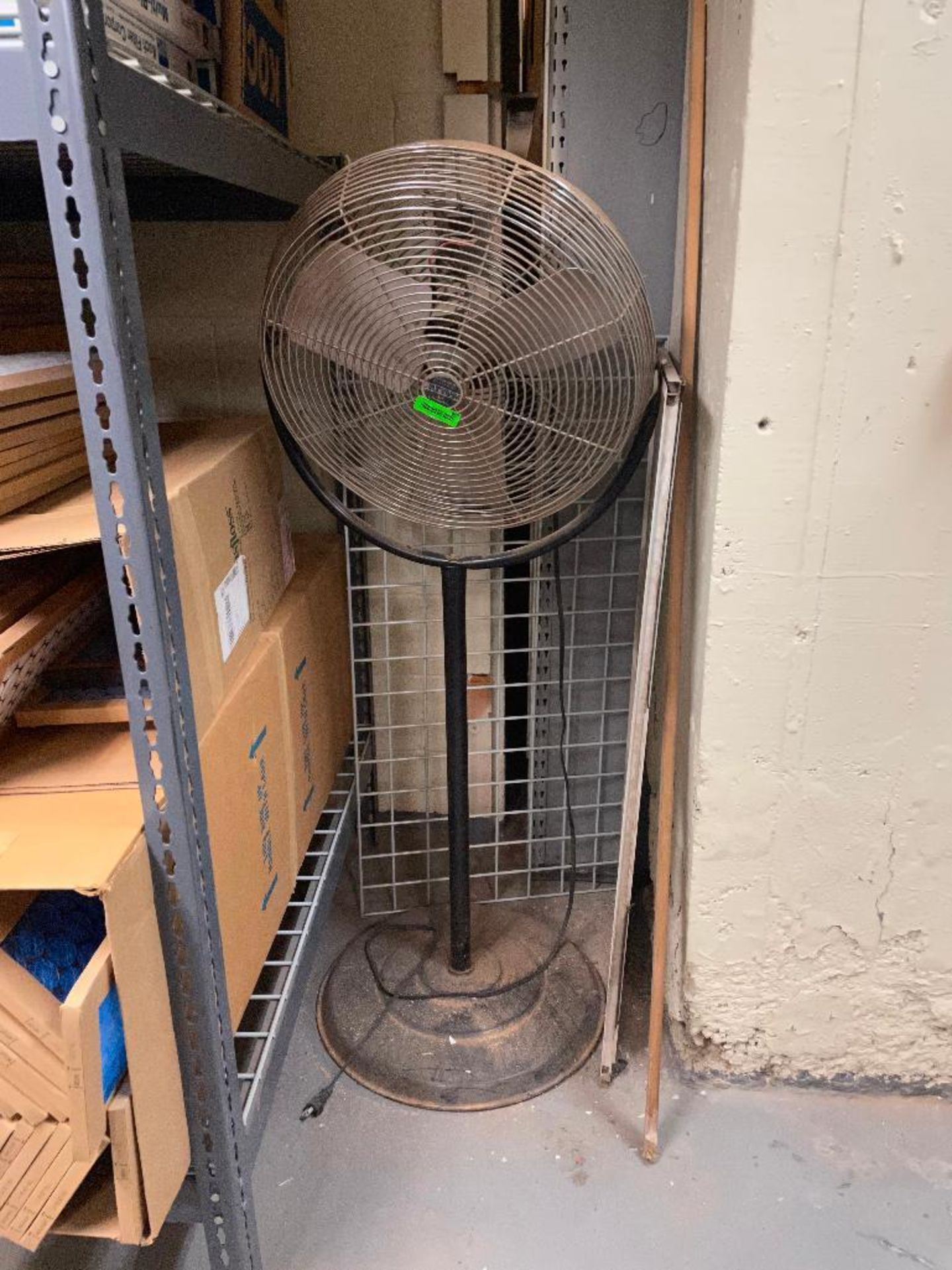 DESCRIPTION: PATTON COMMERCIAL PEDESTAL FAN LOCATION: MAINTENANCE ROOM THIS LOT IS: ONE MONEY QTY: 1 - Image 2 of 3