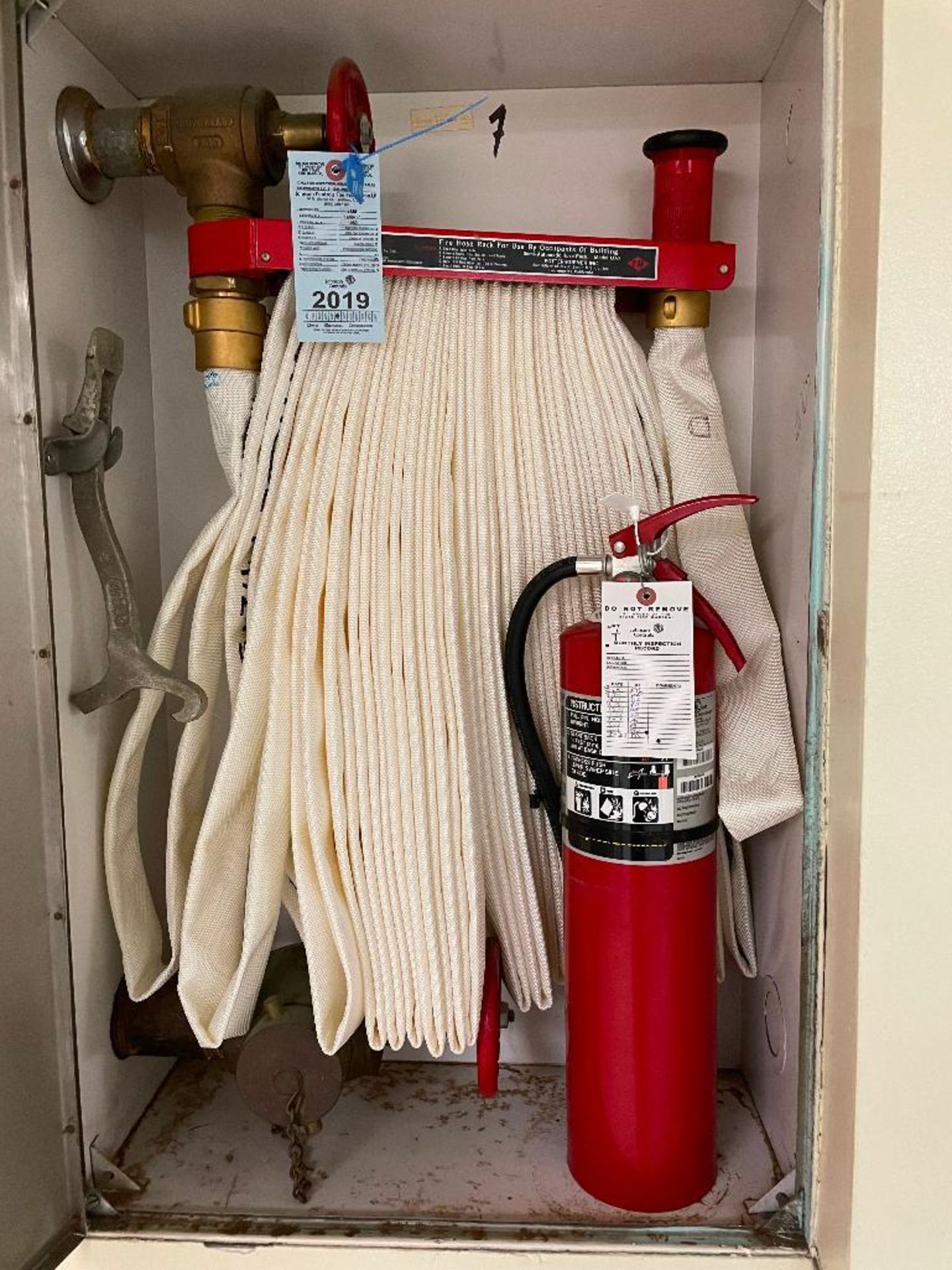 DESCRIPTION EMERGENCY FIRE HOSE W/ RACK & EXTINGUISHER (RACK & HOSE ONLY, VALVE NOT INCLUDED) LOCATI