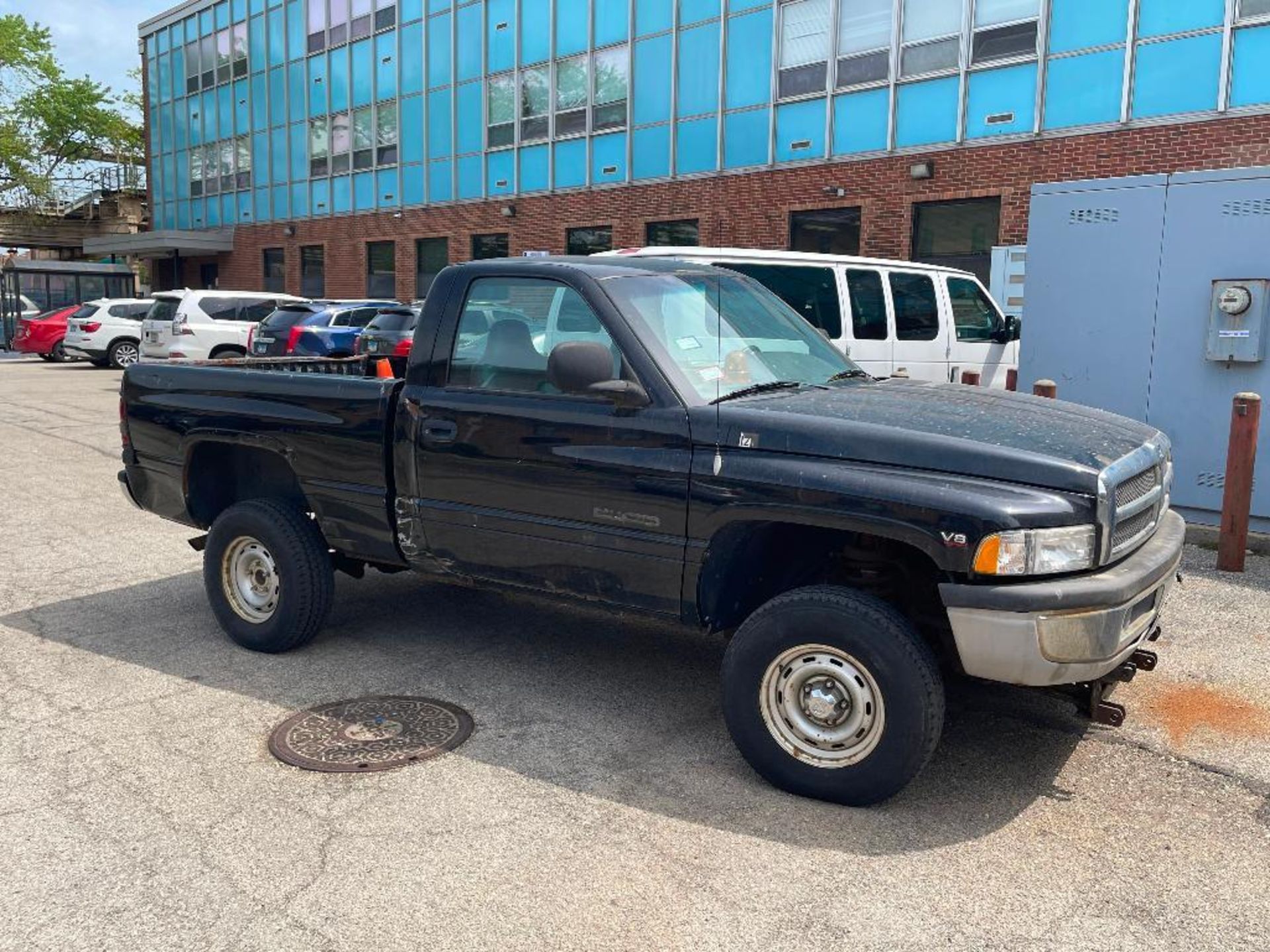 1999 Dodge Ram Pickup Pickup Truck with Snow Plow , VIN # 1B7HF16YXXS297748 Year: 1999 Make: Dodge M - Image 20 of 34