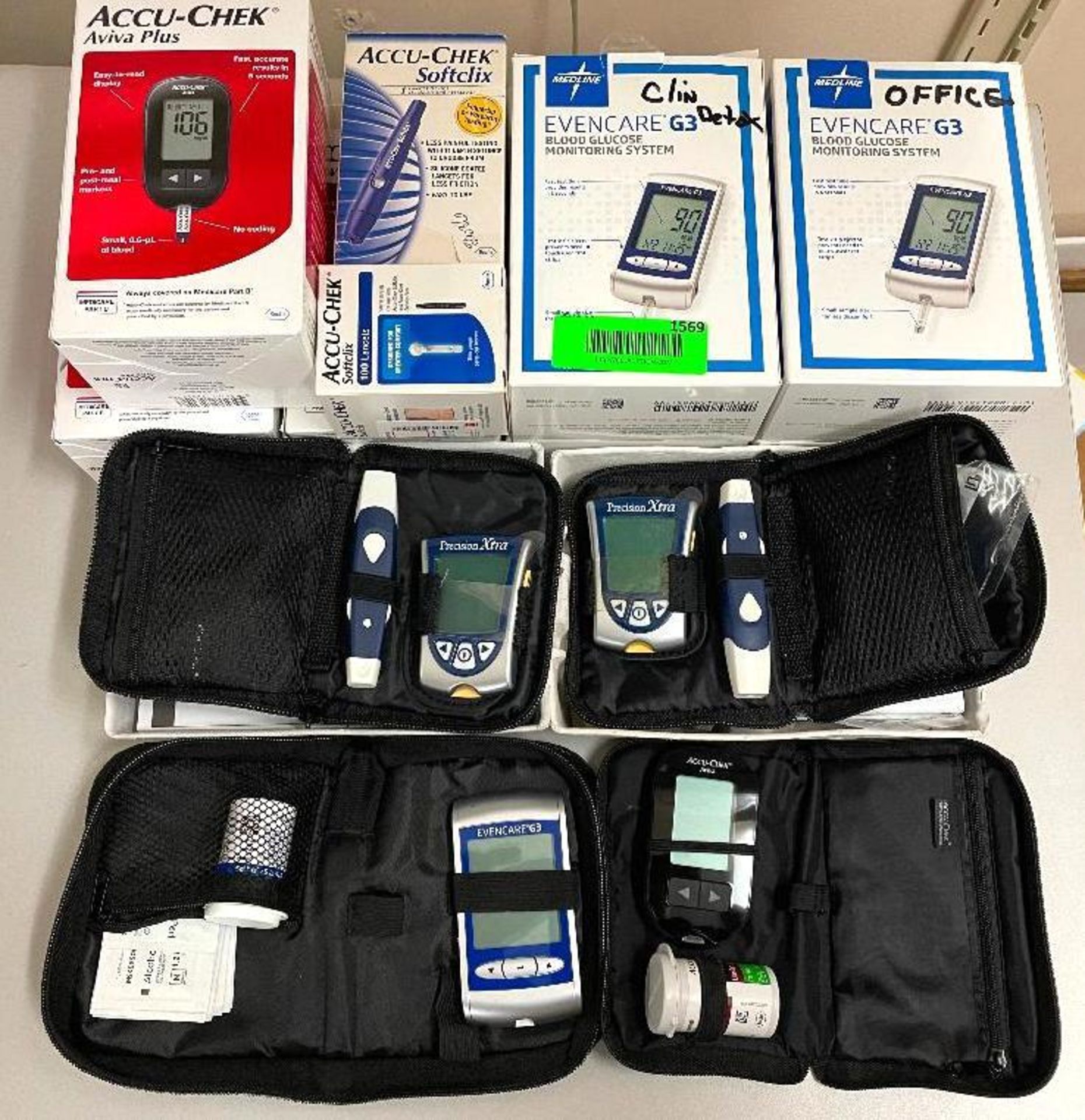 DESCRIPTION: DIABETIC / GLUCOSE MONITOR DEVICE SET ADDITIONAL INFORMATION: SEE PHOTOS. SOLD AS SET.