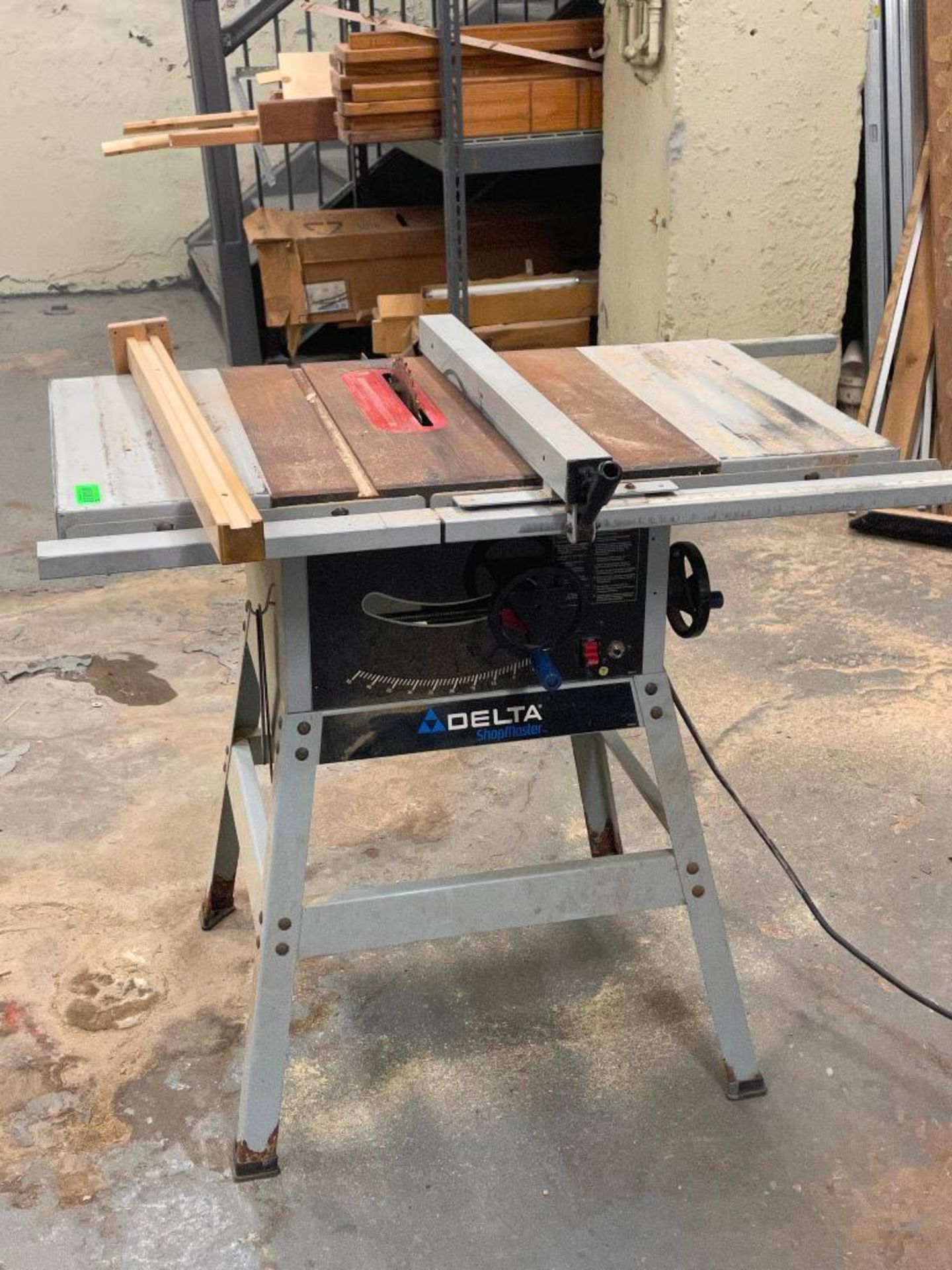 DESCRIPTION: 10" TABLE SAW BRAND / MODEL: DELTA ADDITIONAL INFORMATION: GREAT CONDITION. SEE PHOTOS. - Image 2 of 16