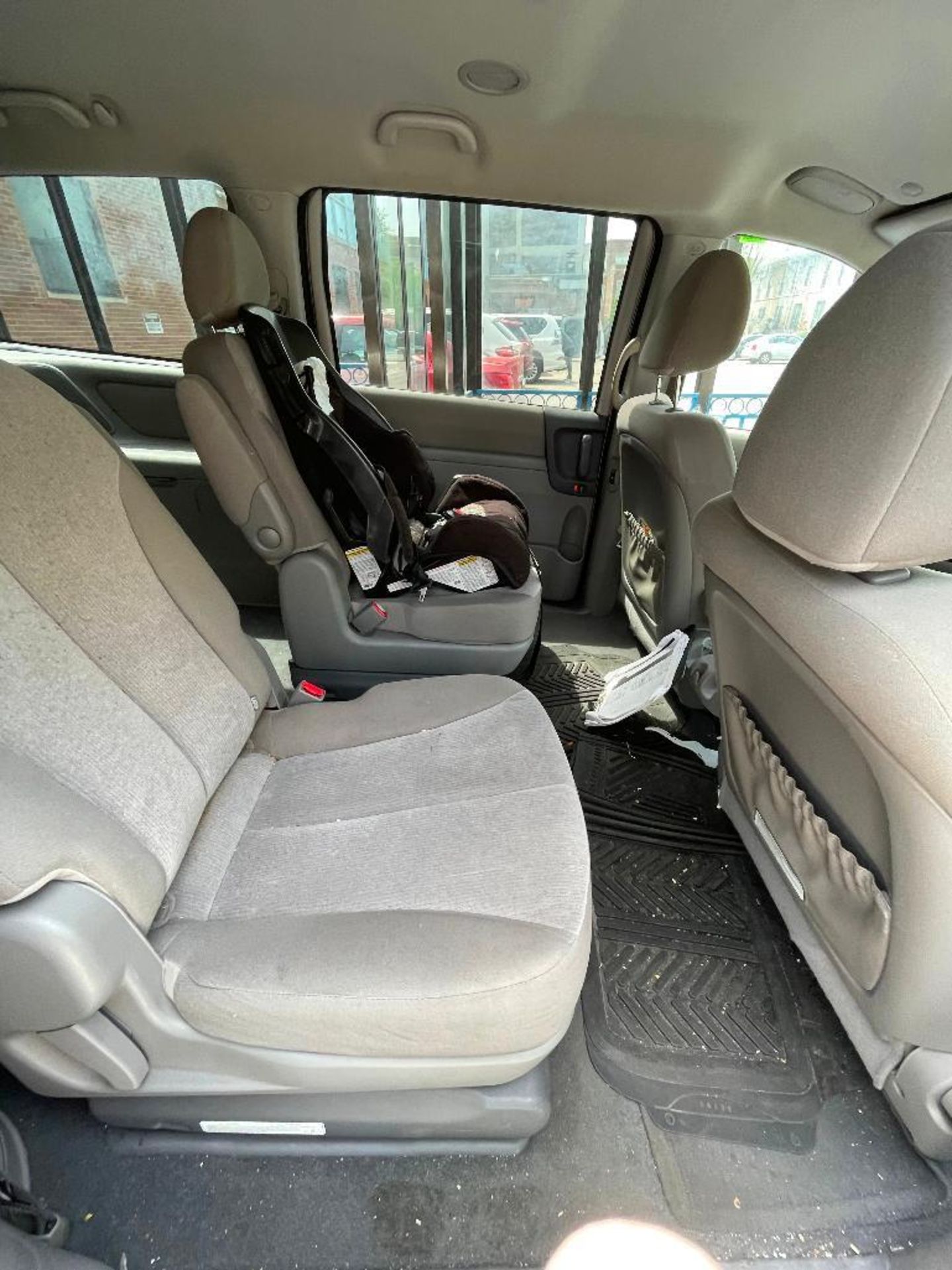 2012 Kia Sedona Van Year: 2012 Make: Kia Model: Sedona Vehicle Type: Van Mileage:79,503 Body Type: 4 - Image 10 of 23