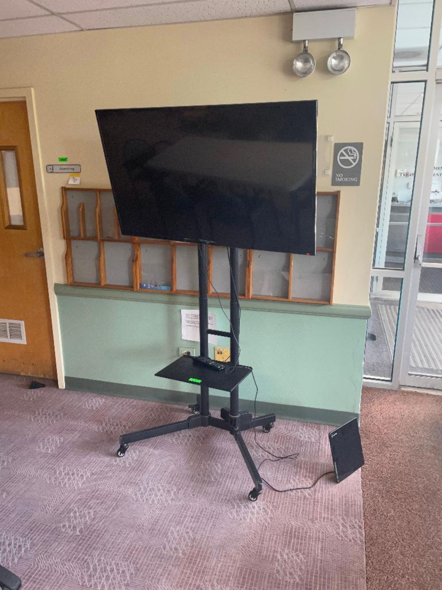 DESCRIPTION: 50" TV WITH ROLLING STAND AND SATELLITE THIS LOT IS: ONE MONEY QTY: 1 - Image 9 of 9