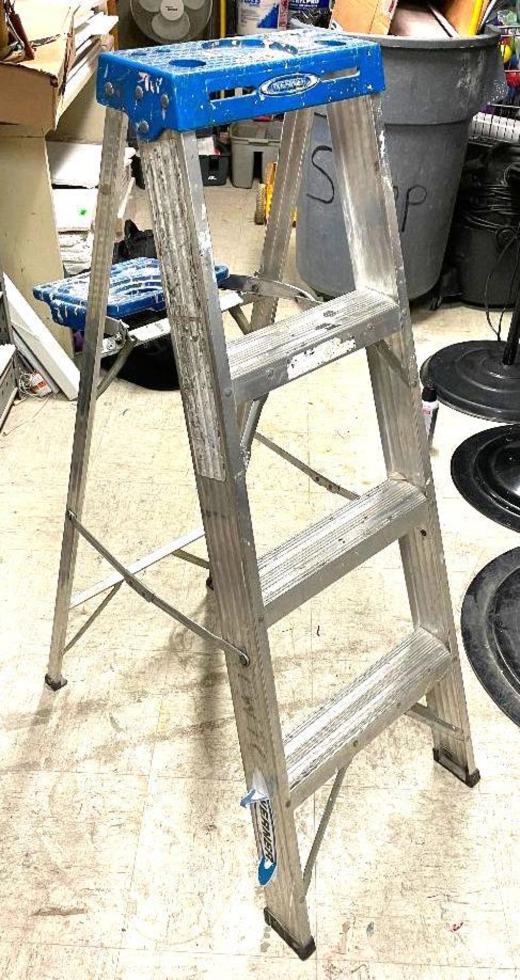 DESCRIPTION: 4 FT. STEP LADDER THIS LOT IS: ONE MONEY QTY: 1