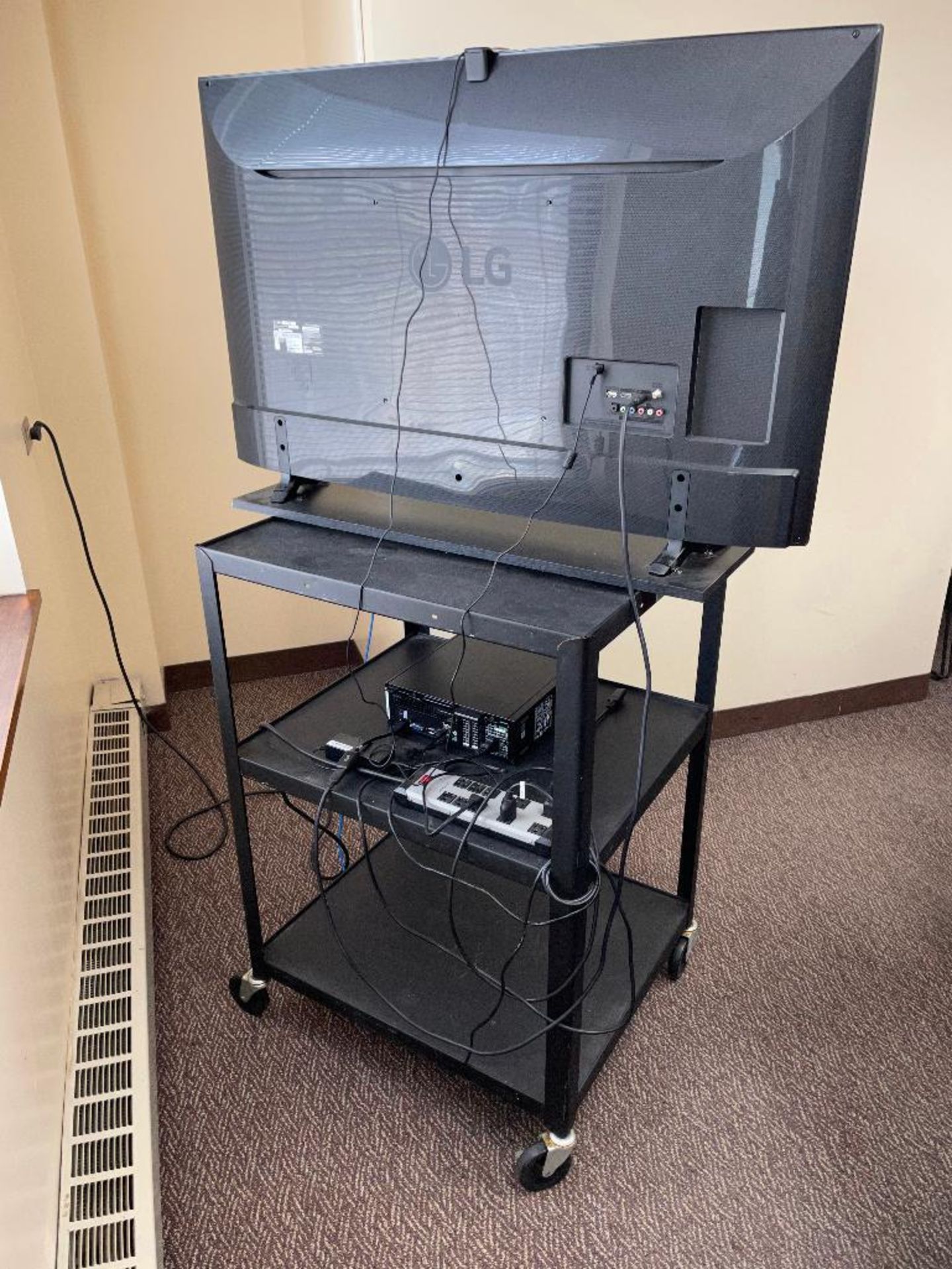 DESCRIPTION: ROLLING MEDIA CART WITH DELL COMPUTER AND LG TELEVISION ADDITIONAL INFORMATION: GREAT C - Image 10 of 10