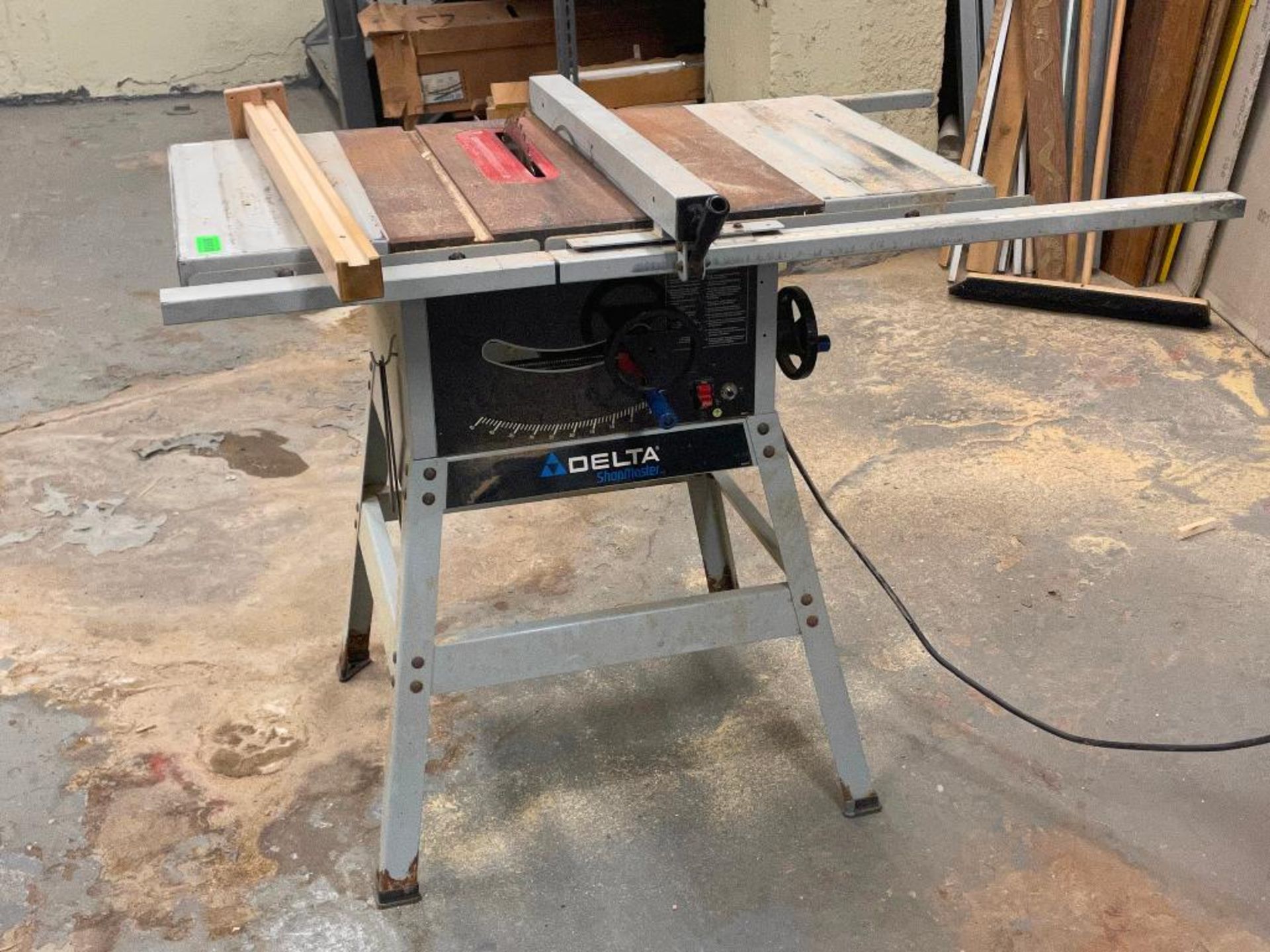 DESCRIPTION: 10" TABLE SAW BRAND / MODEL: DELTA ADDITIONAL INFORMATION: GREAT CONDITION. SEE PHOTOS.