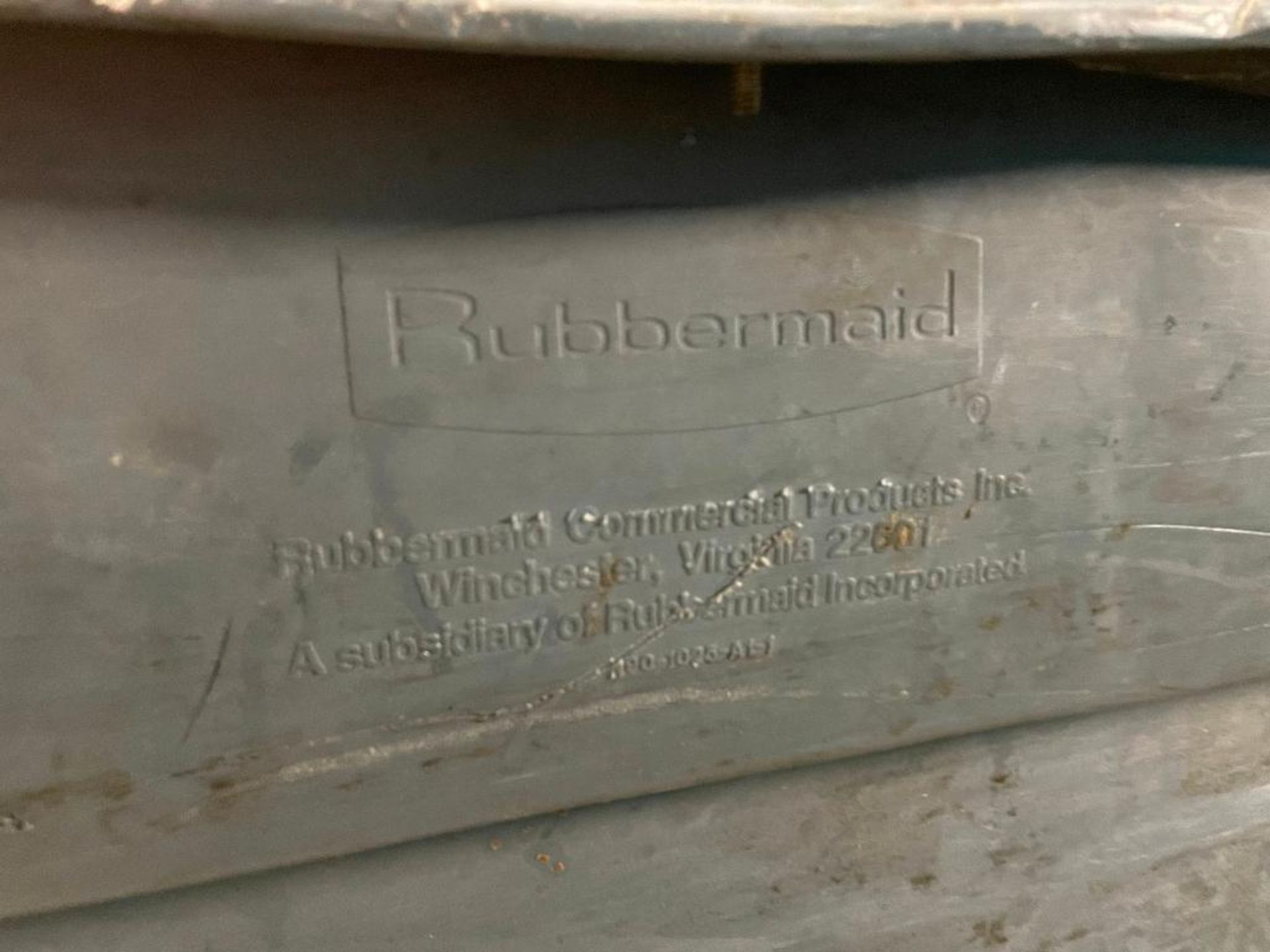 DESCRIPTION: 80" COMMERCIAL WASTE BIN BRAND / MODEL: RUBBERMAID THIS LOT IS: ONE MONEY QTY: 1 - Image 3 of 5