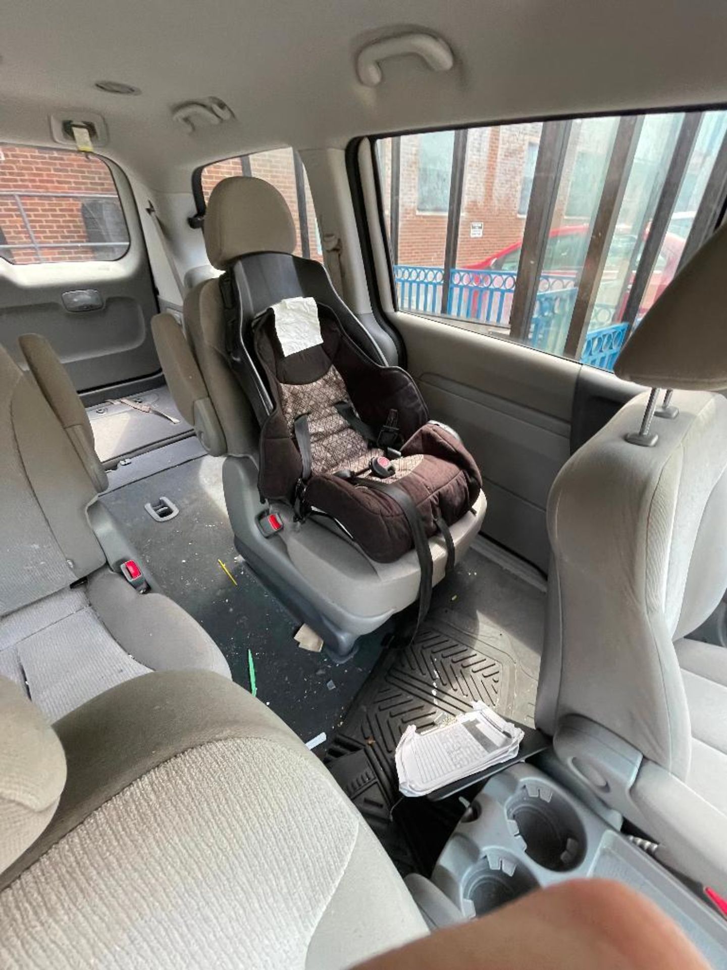 2012 Kia Sedona Van Year: 2012 Make: Kia Model: Sedona Vehicle Type: Van Mileage:79,503 Body Type: 4 - Image 12 of 23