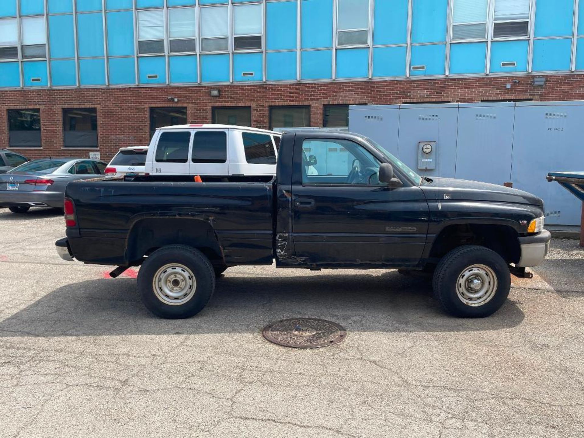 1999 Dodge Ram Pickup Pickup Truck with Snow Plow , VIN # 1B7HF16YXXS297748 Year: 1999 Make: Dodge M - Image 18 of 34