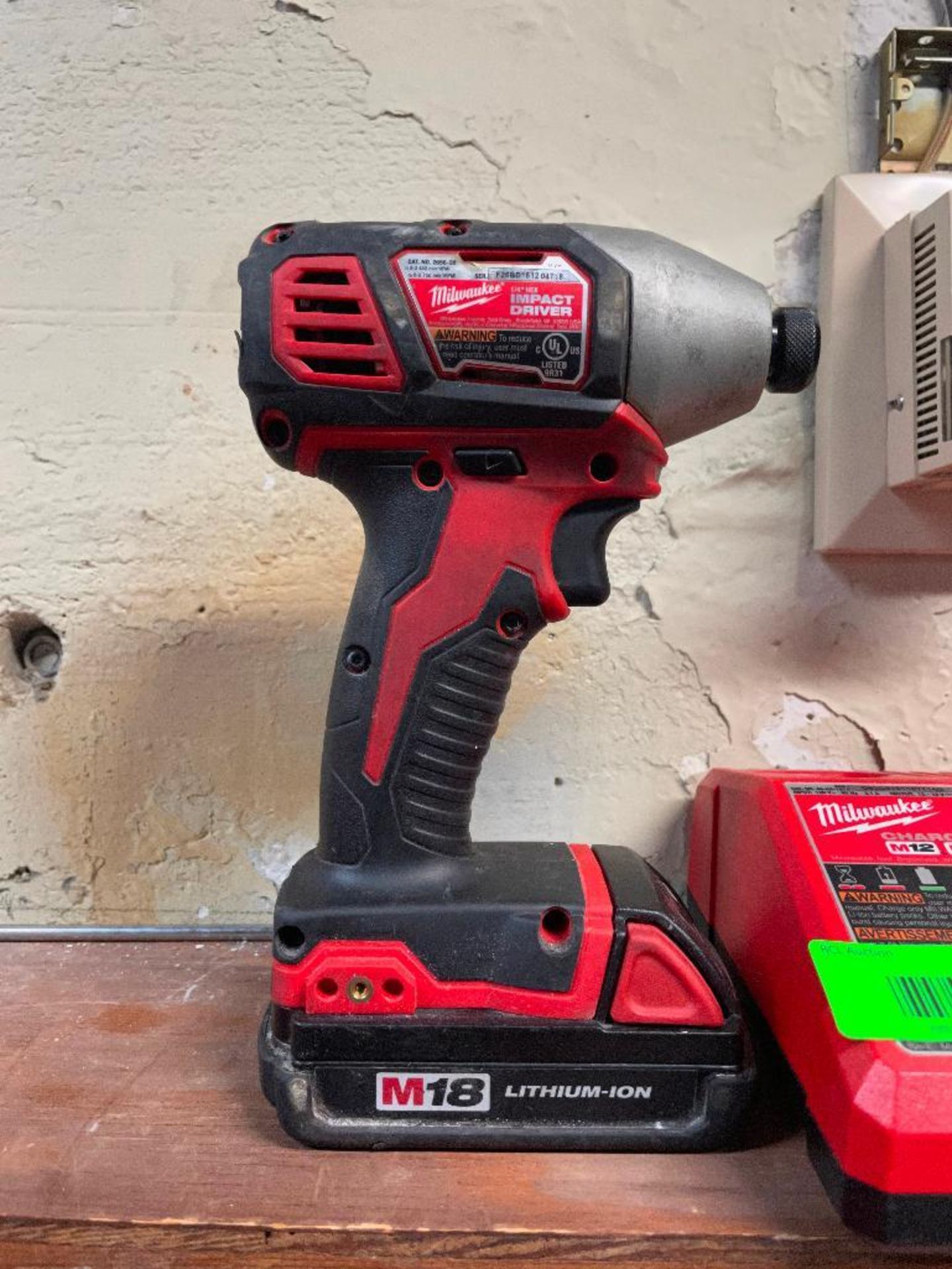 DESCRIPTION: MILWAUKEE 18V IMPACT DRIVER SET THIS LOT IS: ONE MONEY QTY: 1 - Image 2 of 4