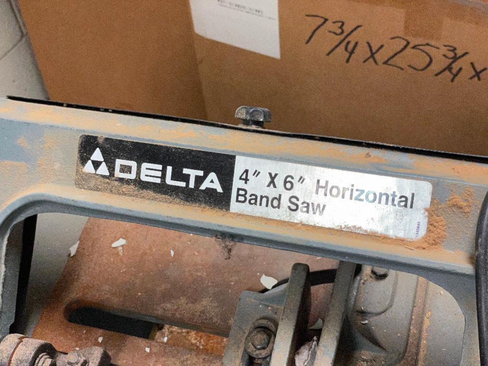 DESCRIPTION: 4" X 6" HORIZONTAL BAND SAW BRAND / MODEL: DELTA LOCATION: MAINTENANCE ROOM THIS LOT IS - Image 5 of 6