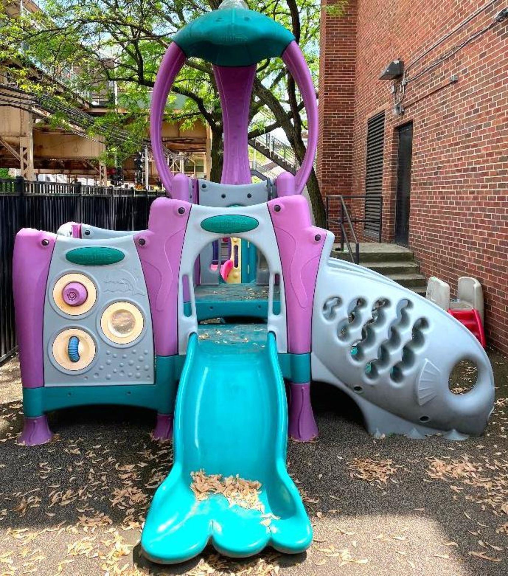 DESCRIPTION KIDTIME WALKER II TODLER PLAYGROUND SIZE 192" X 132" X 132" LOCATION PLAYGROUND QUANTITY - Image 2 of 10